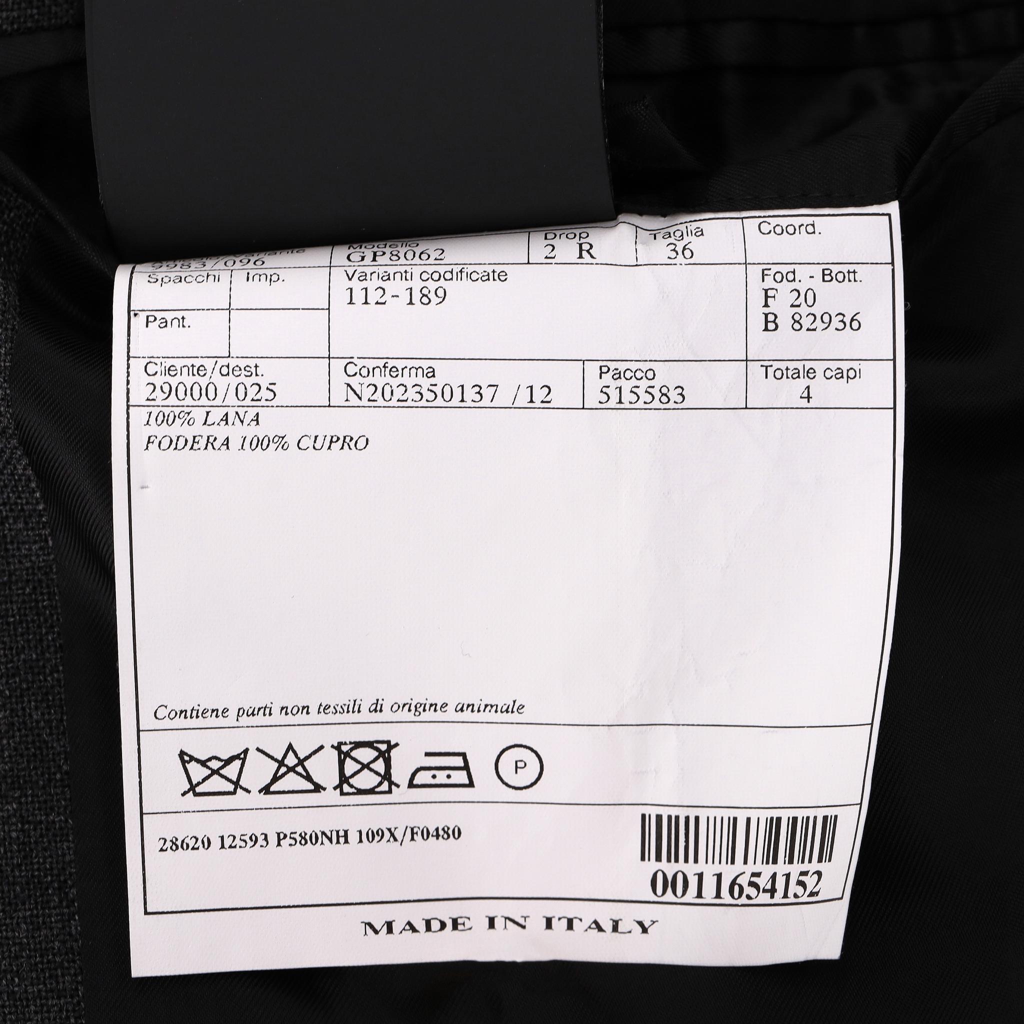 Giacca Prada in gabardina di lana con cappuccio e busta con logo a triangolo Prada in vendita 5