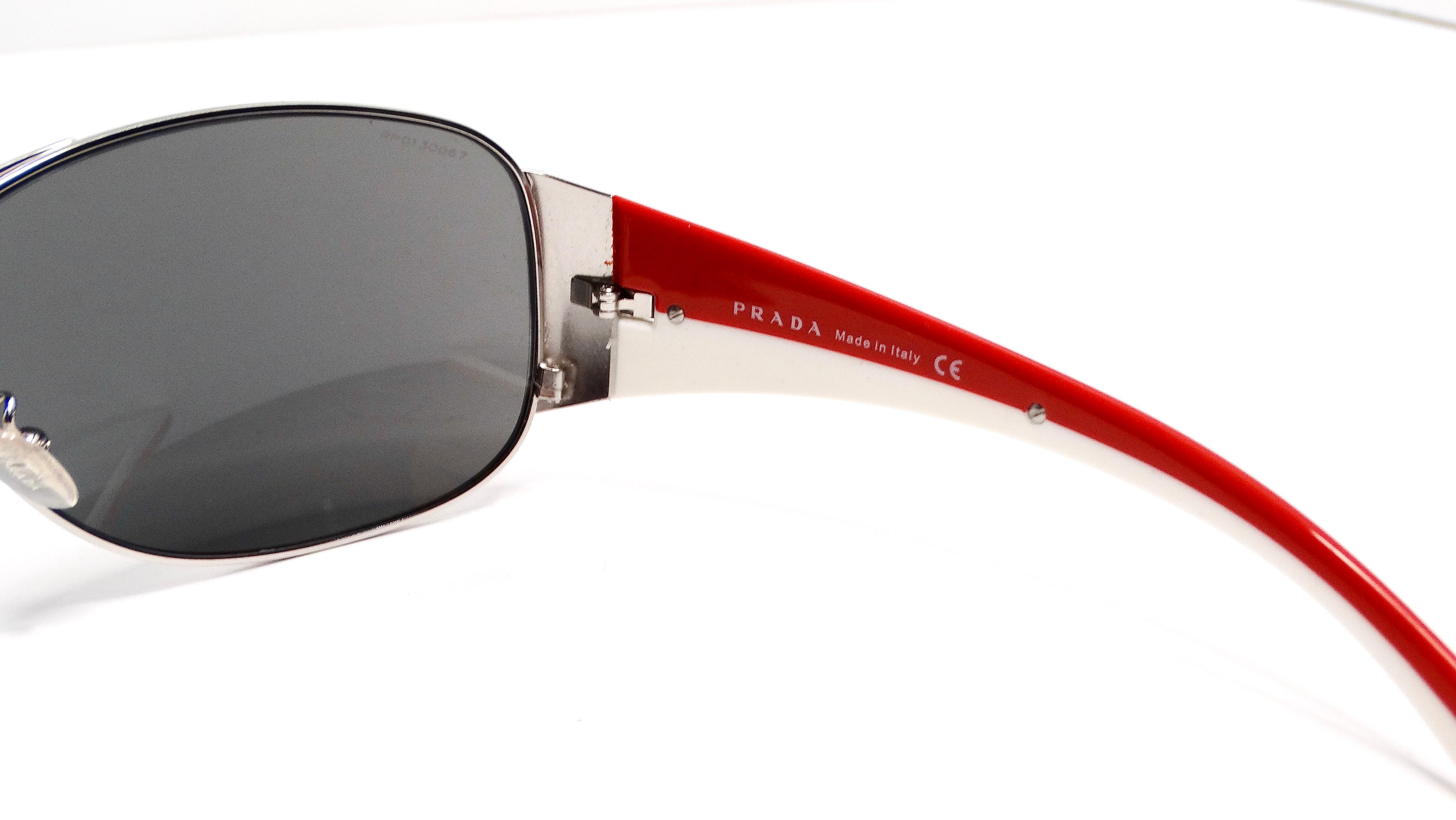 Prada Y2K Sport Aviator Mirrored Red & White Sunglasses In Good Condition For Sale In Scottsdale, AZ