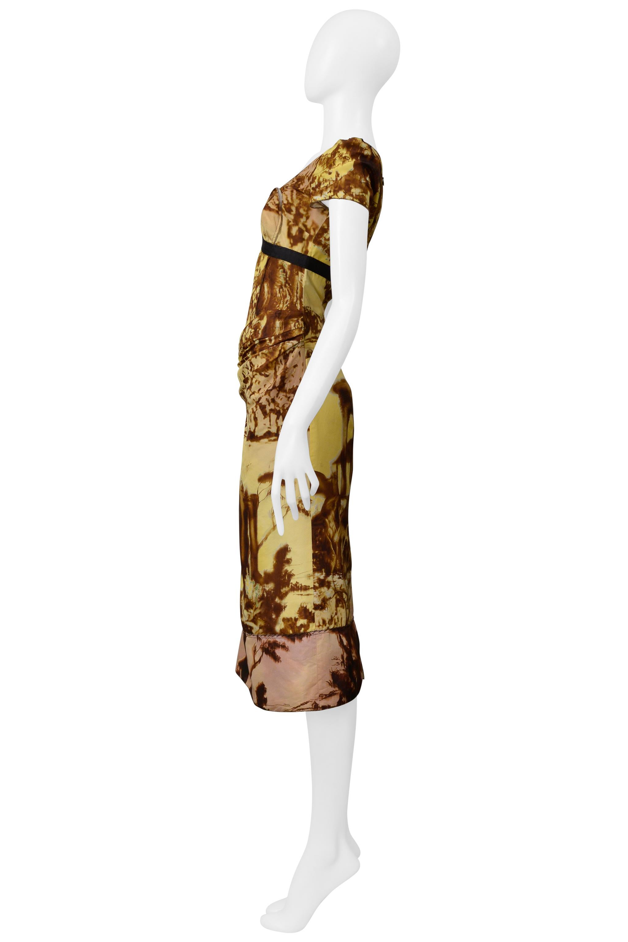 Prada Robe en soie imprimée jaune et marron Fw 2004 Excellent état - En vente à Los Angeles, CA