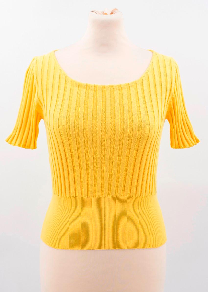 Prada yellow knitted top

- Fitted yellow tshirt
- 100% silk
- Knitted silk
- Scoop neckline
- Silk

Condition 9.5/10

Please note, these items are preowned and may show signs of being stored even when unworn and unused. This is reflected within the