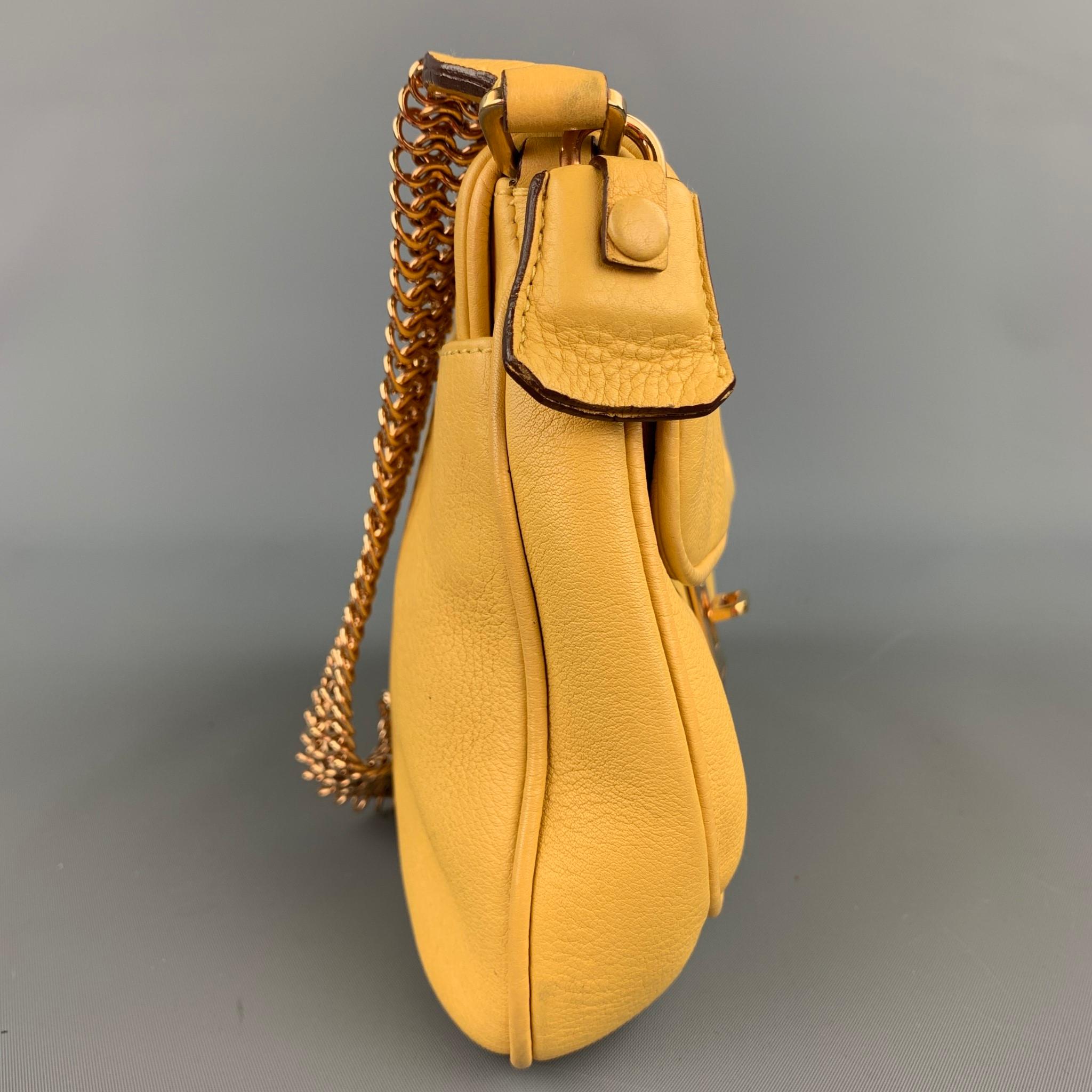 Orange PRADA - Sac à main en cuir jaune à lanière en chaîne dorée