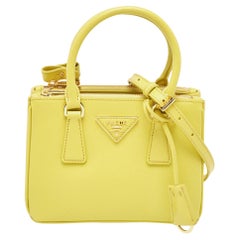 Prada Gelbe Saffiano Lux Mini Galleria Tote aus Leder