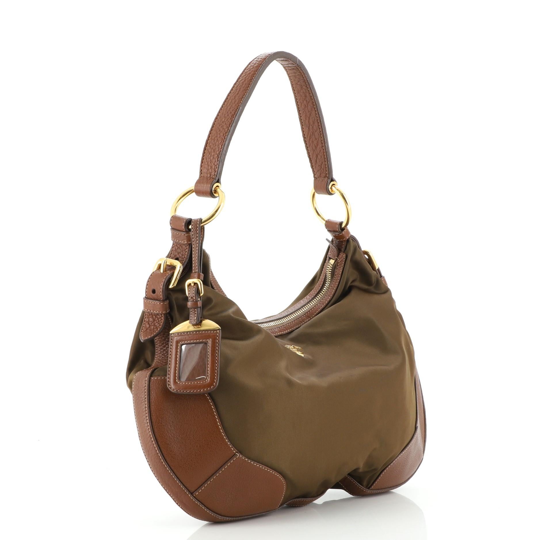 État : très bon. Creasing, stains and wear on exterior, minor cracking on handle wax edges, scratches and tarnish on hardware.
Accessories: Luggage Tag
Measurements: Handle Drop 11