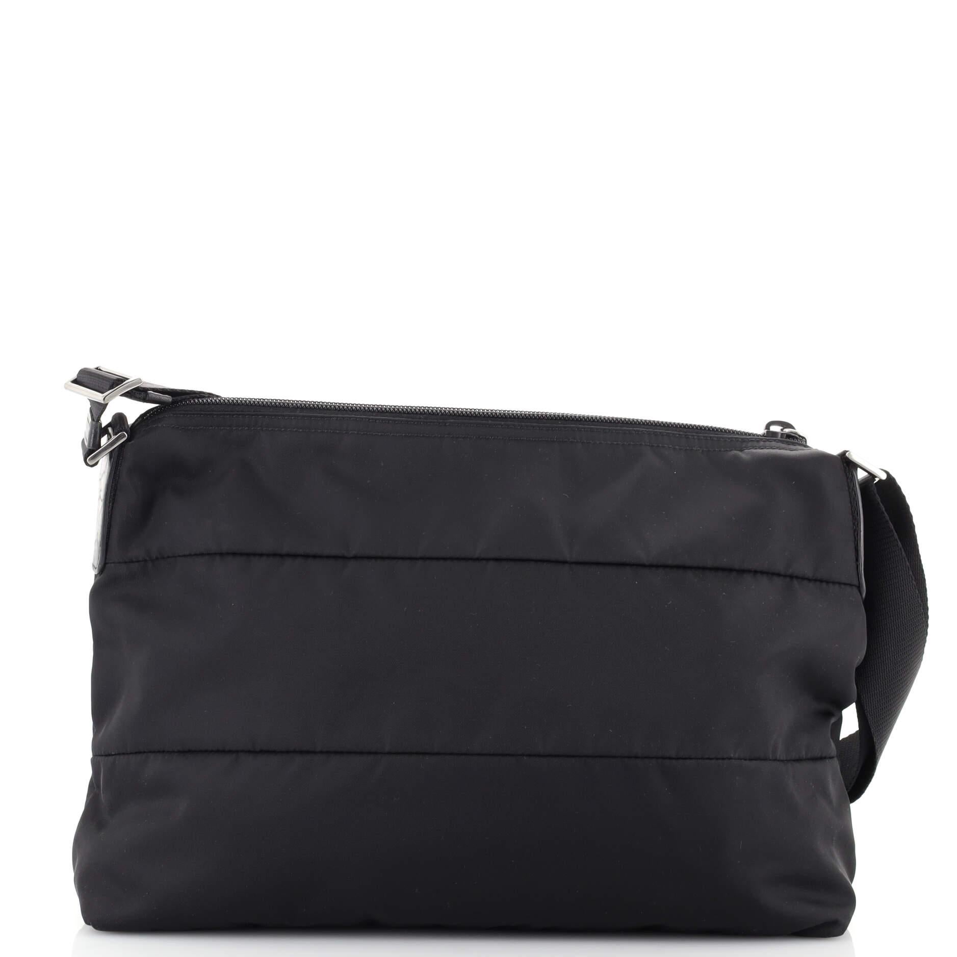 Sac de messageries Prada à fermeture éclair Horizontal Quilt Tessuto Medium Bon état à NY, NY