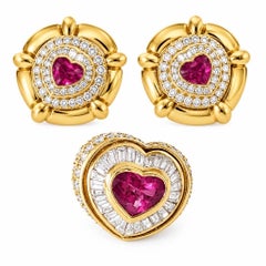 Pendientes Pradera de oro de 18 quilates, estilo Bulgari, con diamantes y un rubí birmano en forma de corazón