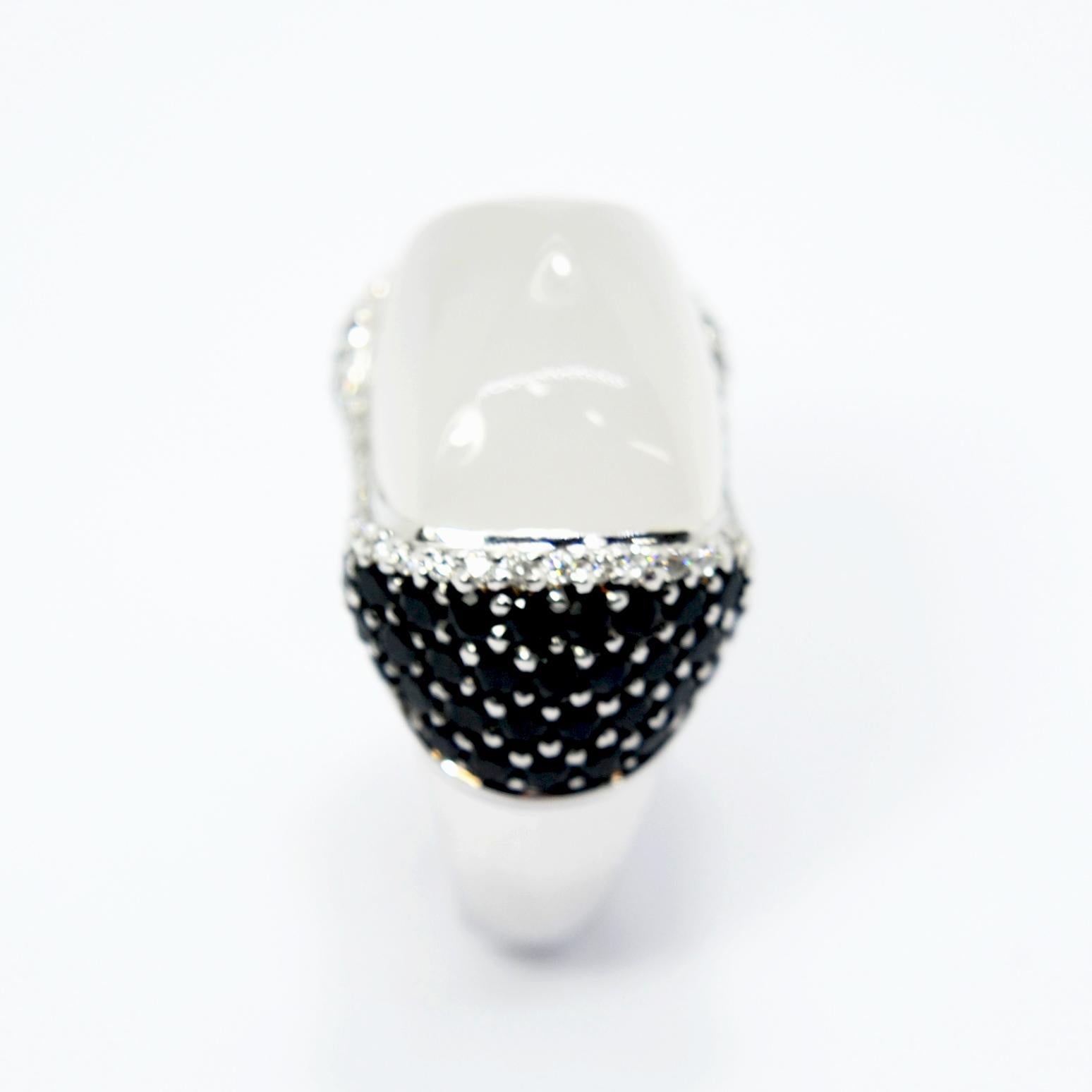 Art Nouveau Pradera 18kt white gold Ring w/ Black & white  Dimonds & central 12ct Moon Stone