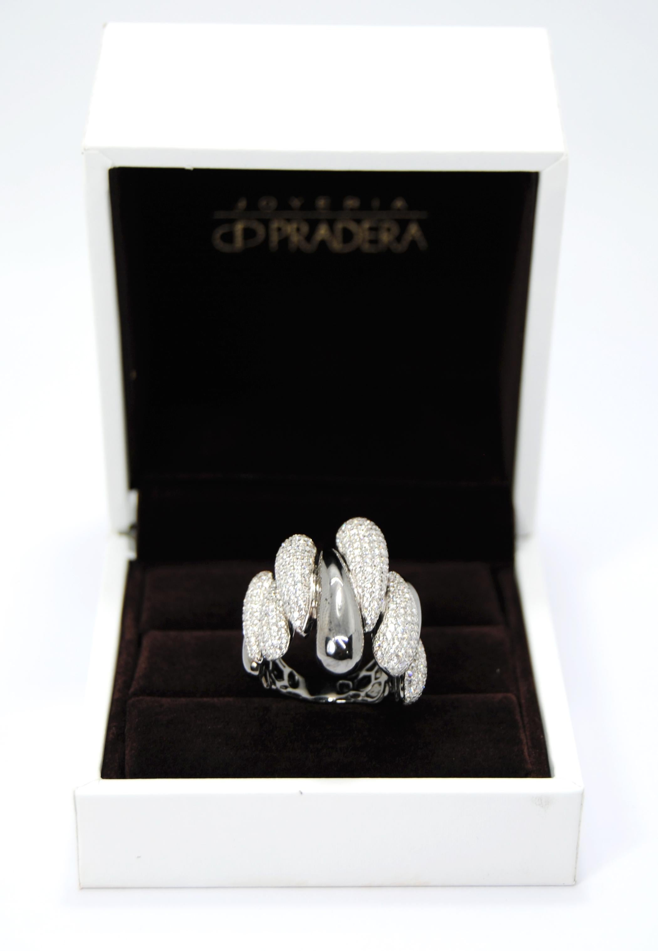 Modern Pradera Cocktail Ring with 18 Karat Black Gold and 3, 35 Carat of Diamonds For Sale