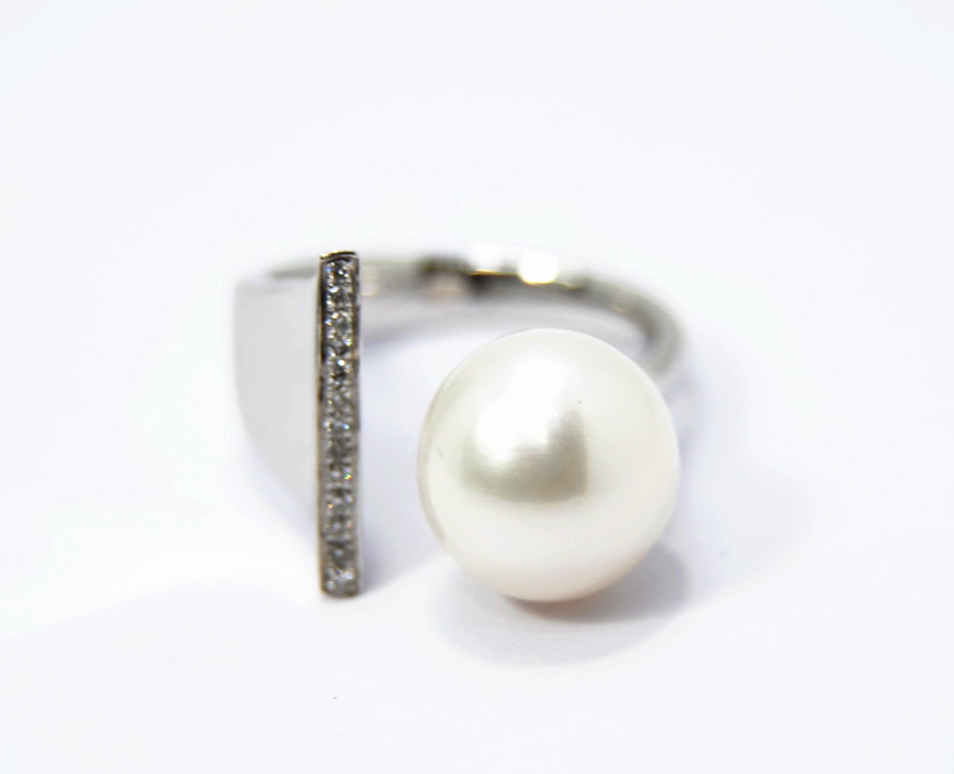 Pradera Collection Ring with Pearl and Diamond 2 In New Condition For Sale In Bilbao, ES