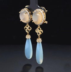 Orecchini Pradera in oro giallo 18k con calcedonio naturale e diamanti