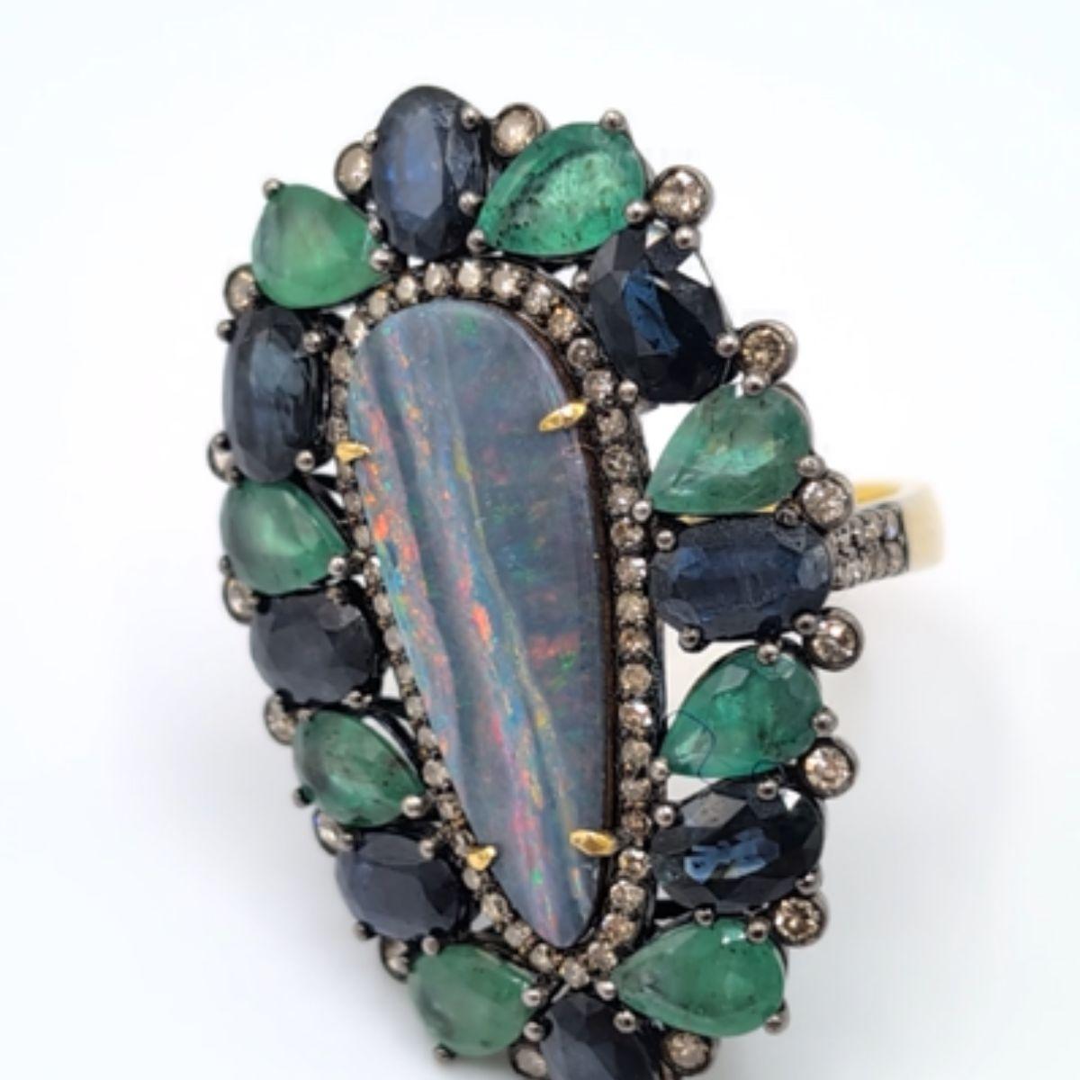 Donna Anello Pradera Jewels in oro 14K con diamanti bianchi e neri e smeraldi in vendita