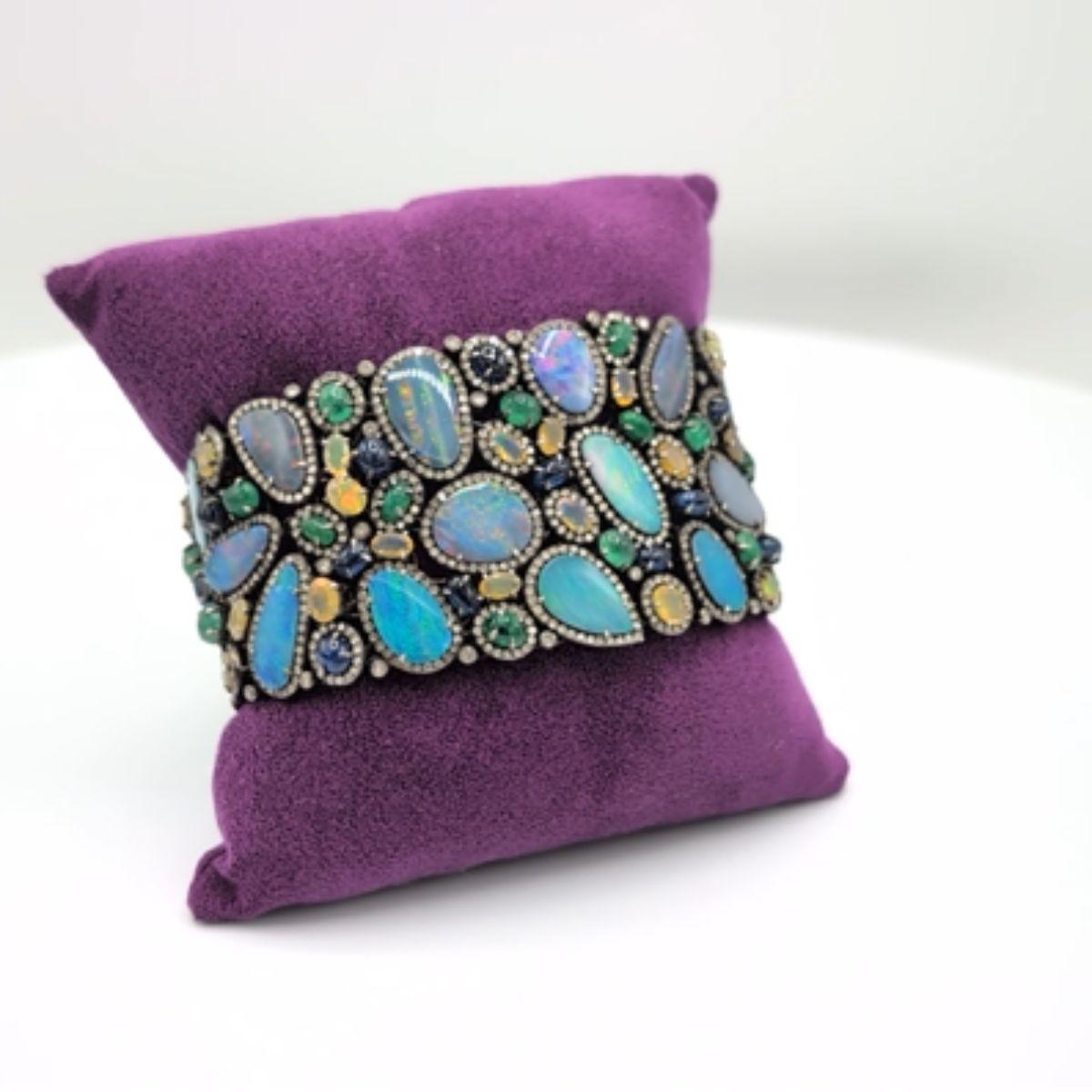 Pradera Joyas Pulsera de Oro y Plata de 18K con Diamantes Esmeralda Zafiro y Ópalo Contemporáneo en venta