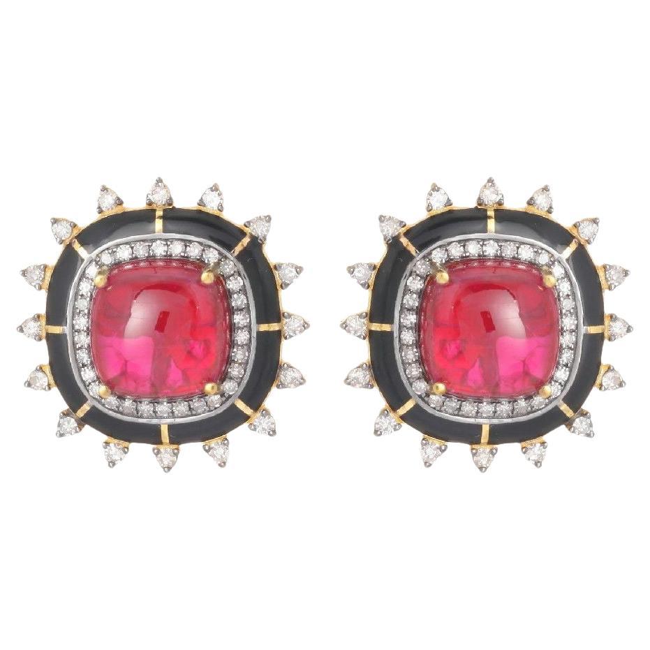 Pendientes de oro amarillo de 18 quilates de 1,82 gramos, plata de 17,47 gramos y 252 diamantes de 1,53 quilates,  esmeralda de 11,56 quilates y zafiro de 35,7 quilates.

PRADERA es una  segunda generación de una empresa familiar joyera de