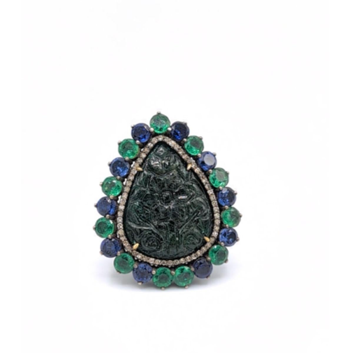 Anello in oro 18 carati da 1,72 g, argento da 7,56 g, 147 diamanti da 0,84 ct, smeraldi da 21,18 ct e opale da 3,39 ct

PRADERA è un  seconda generazione di un'azienda familiare, Jewell di riferimento in Spagna, con un'ampia esperienza nel settore 