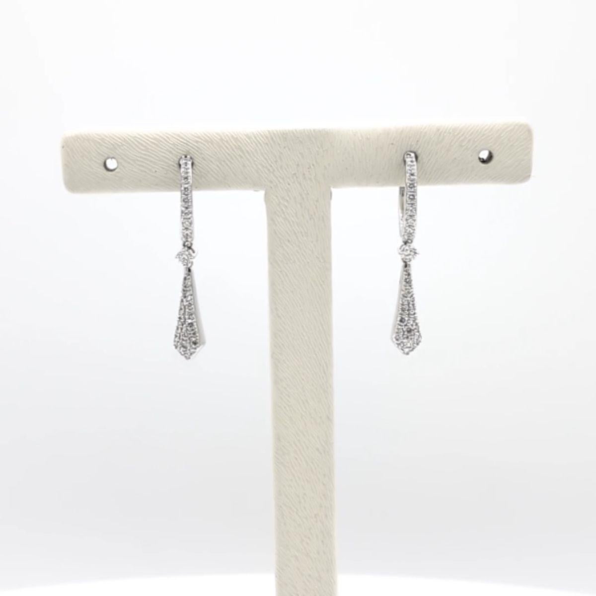 Contemporaneo Orecchini in oro bianco 18 carati con diamanti di Pradera Jewels in vendita