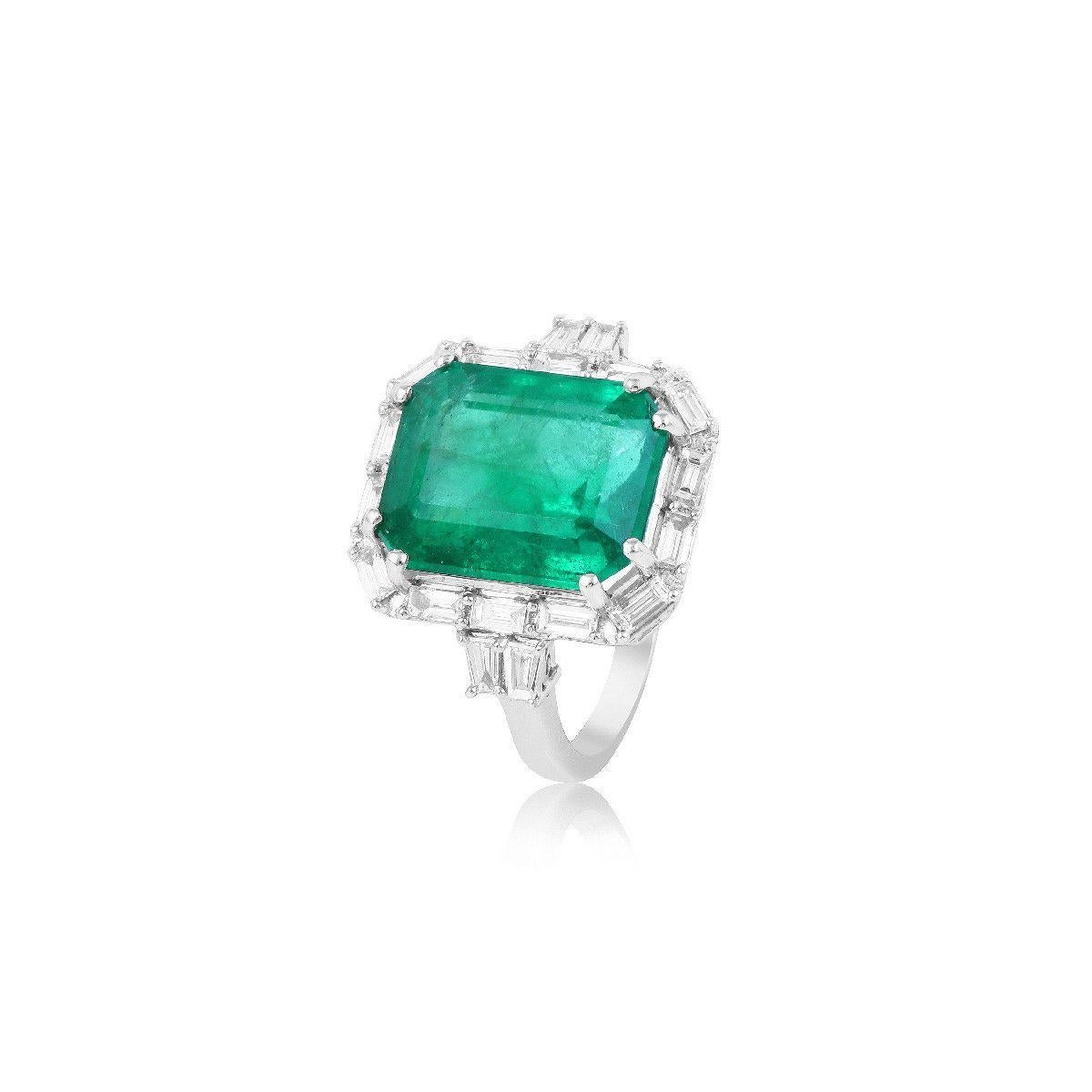 Pradera Jewels 18k Weißgold Ring mit Diamanten & Smaragd (Zeitgenössisch) im Angebot