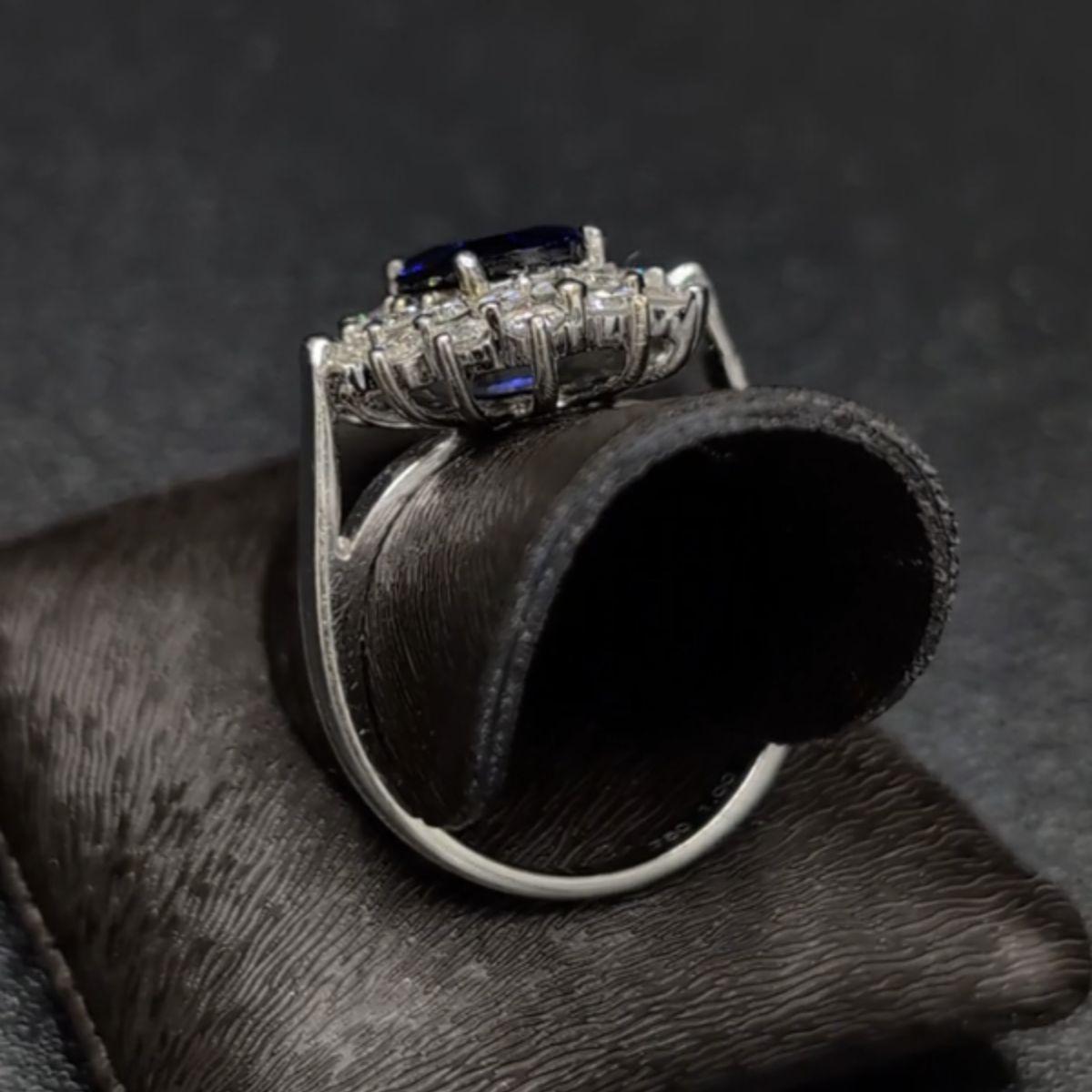 Pradera Joyas Anillo de Oro Blanco de 18 K con Diamantes y Zafiro Contemporáneo en venta