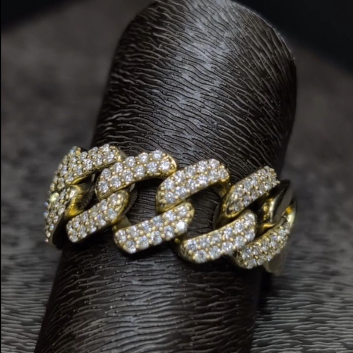 Brilliant Cut Pradera Jewels 18K Yellow Gold Ring with Diamonds For Sale