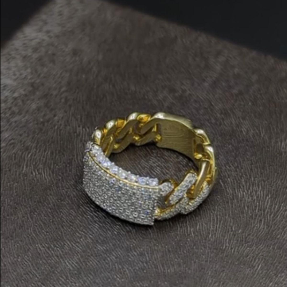 Taille brillant Pradera Jewels Bague en or jaune 18 carats avec diamants en vente