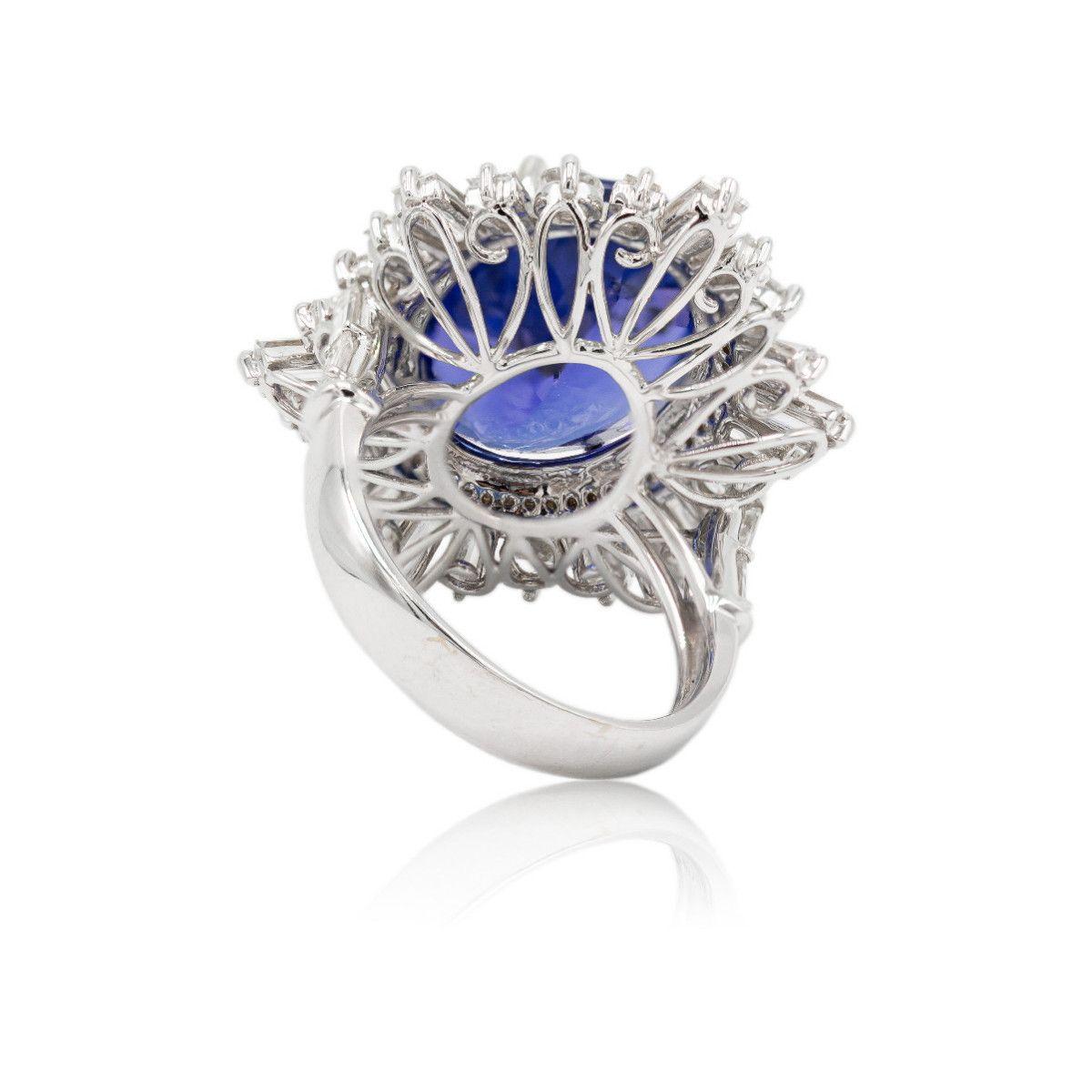 Contemporary Pradera Jewels Tanzanite Ring & 18k White Gold & White Diamonds For Sale