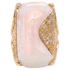 Pradera Ring in 18K Yellow Gold Natural White Coral & 1.06ct Brilliant Diamond