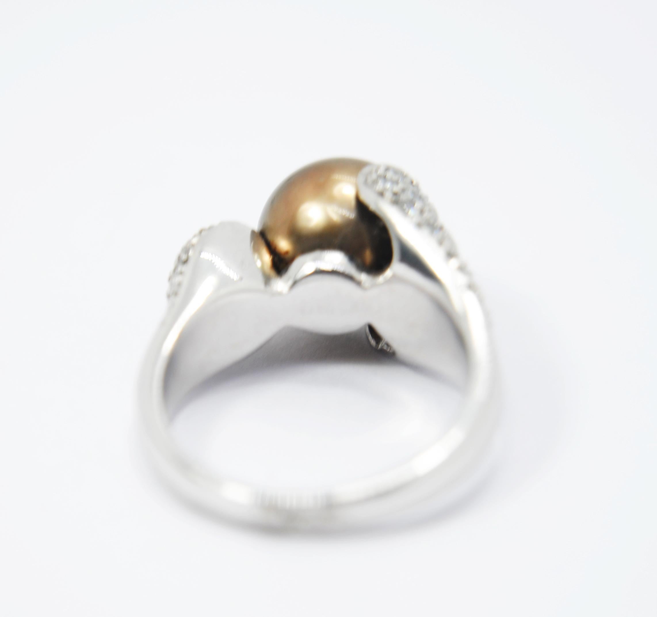 Contemporary Pradera Tahiti Pearl Cocktail Ring with White Diamonds and 18 Karat White Gold For Sale