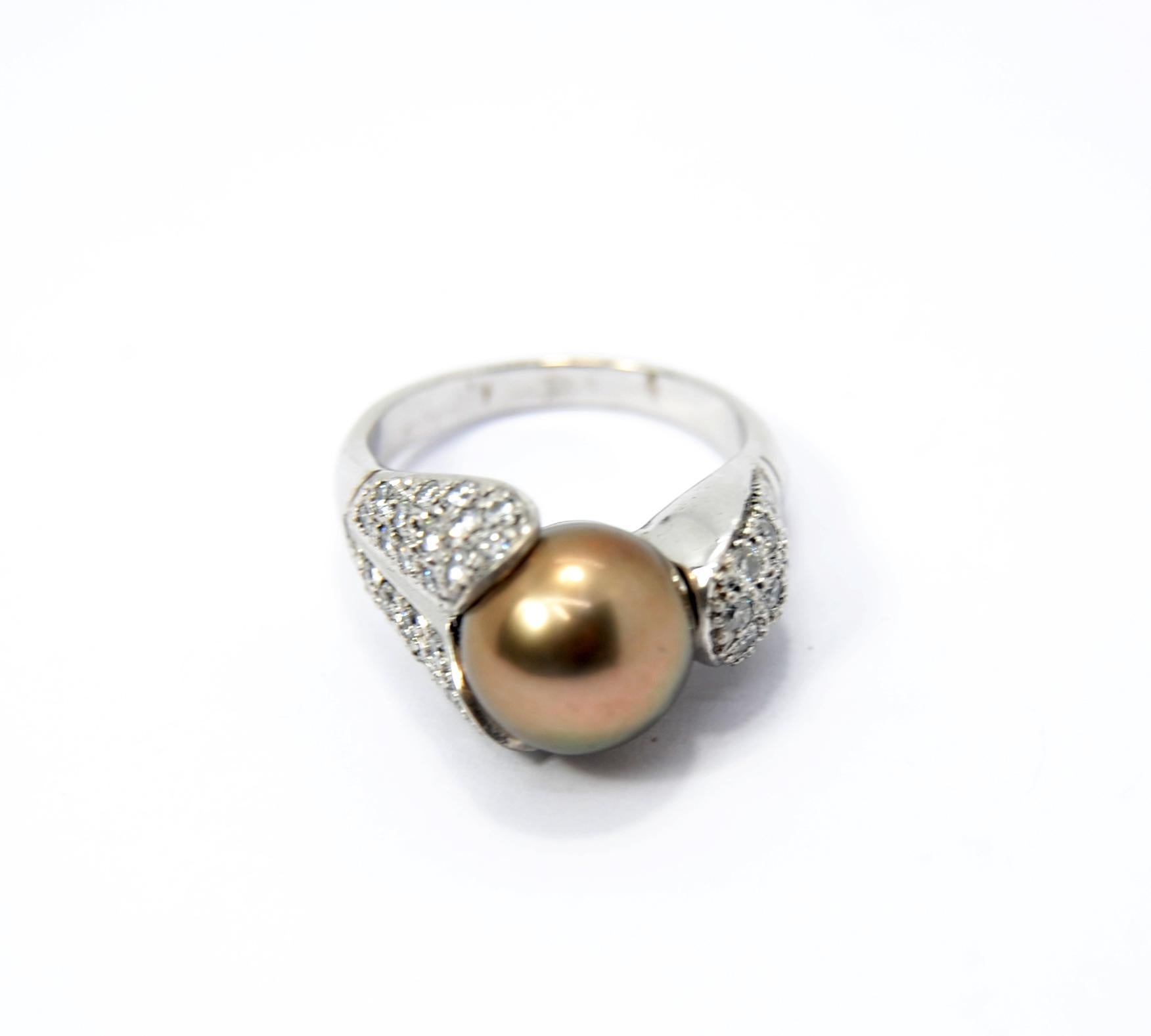 Brilliant Cut Pradera Tahiti Pearl Cocktail Ring with White Diamonds and 18 Karat White Gold For Sale