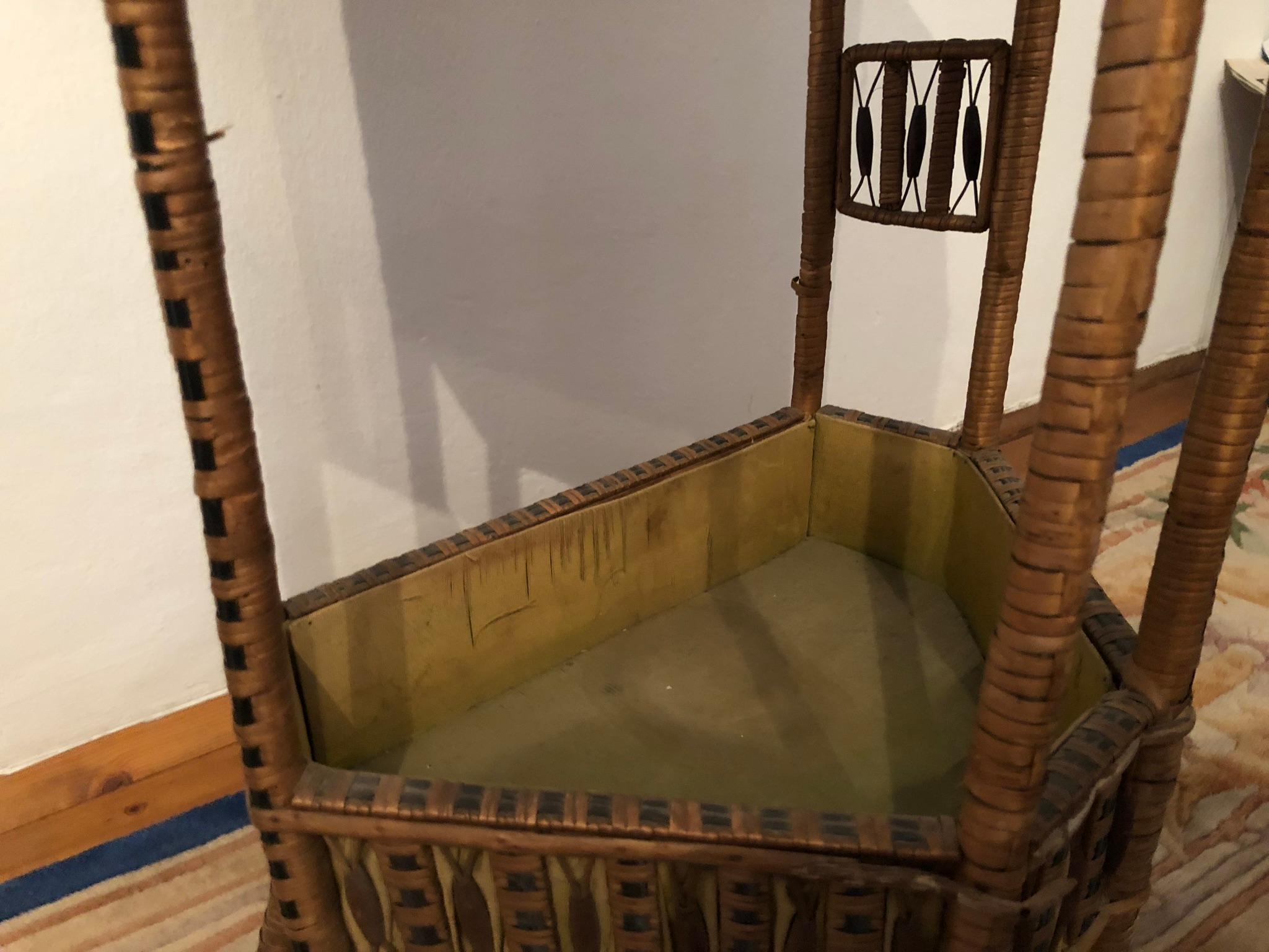 Prag Rudniker -  Fin De Siècle - Sewing Table In Distressed Condition For Sale In Vienna, AT