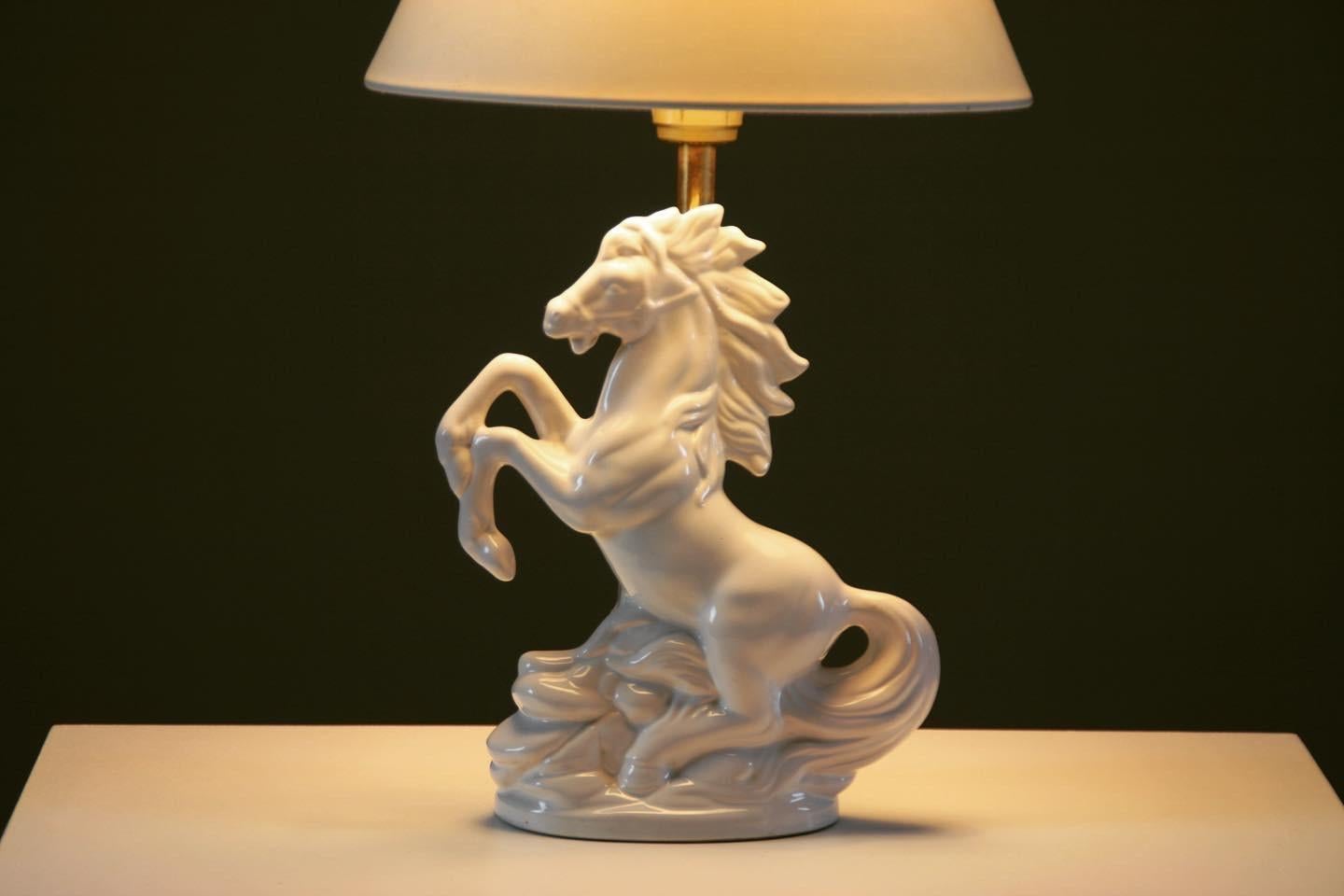 Lampe en céramique cheval cabré, France, années 1980 en vente 1