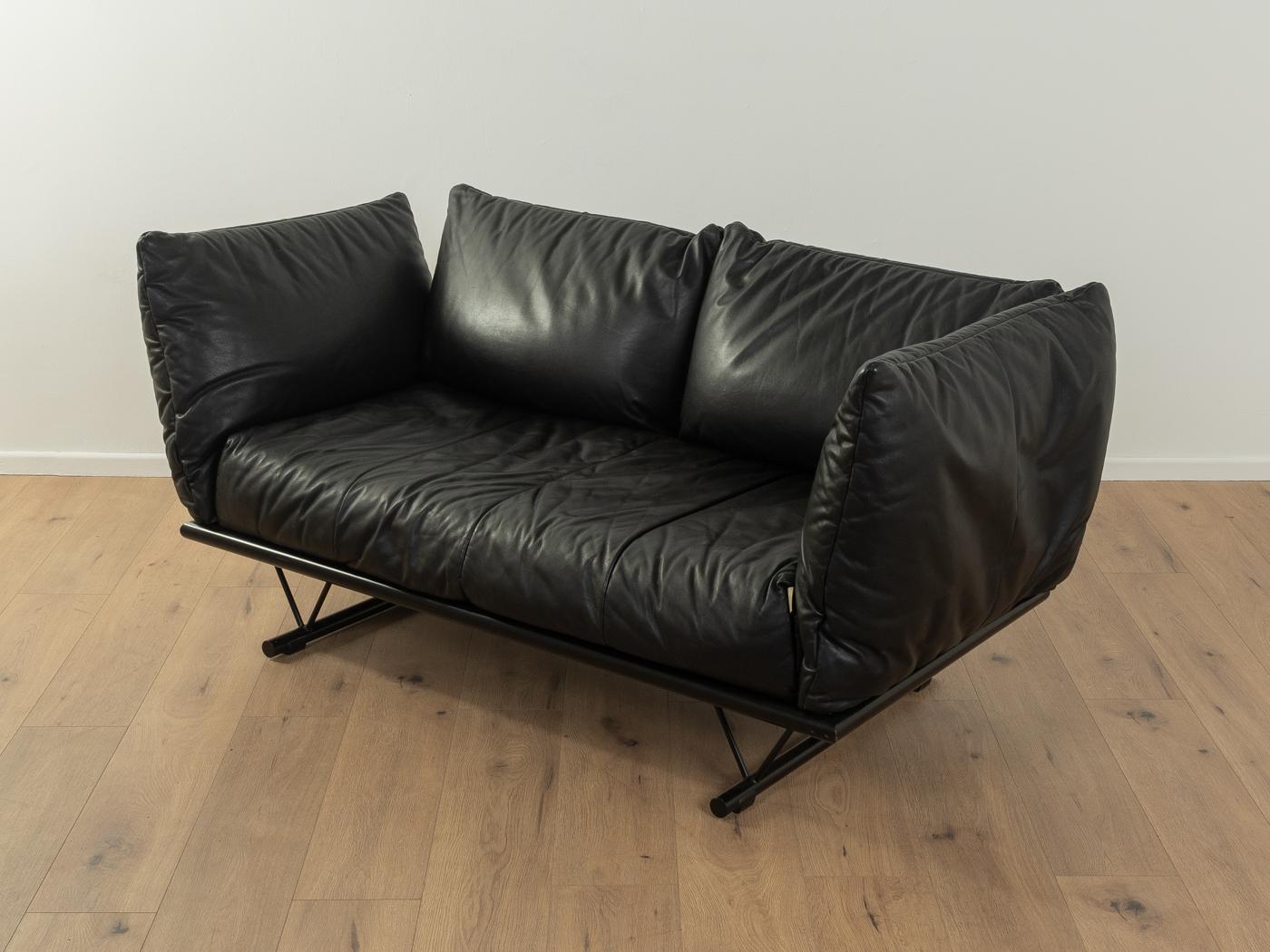 Canapé PRAO multifonctionnel de Peter Maly pour Ligne Roset avec la housse en cuir d'origine en noir. Le canapé peut être transformé en canapé-lit, en chaise longue ou en lit de jour en quelques étapes. Le canapé a été fabriqué entre 1985 et