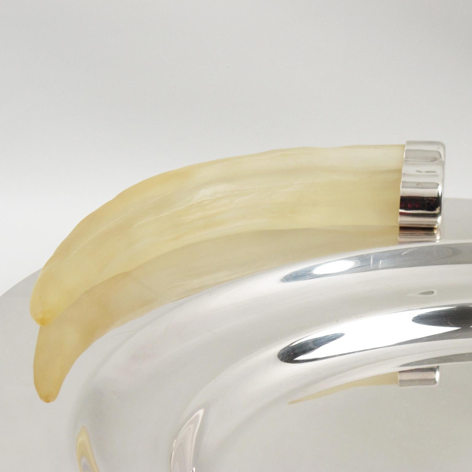 Plato de plata Prata Wolff Bandeja Centro de mesa con asas de cuerno de lucita finales del siglo XX en venta