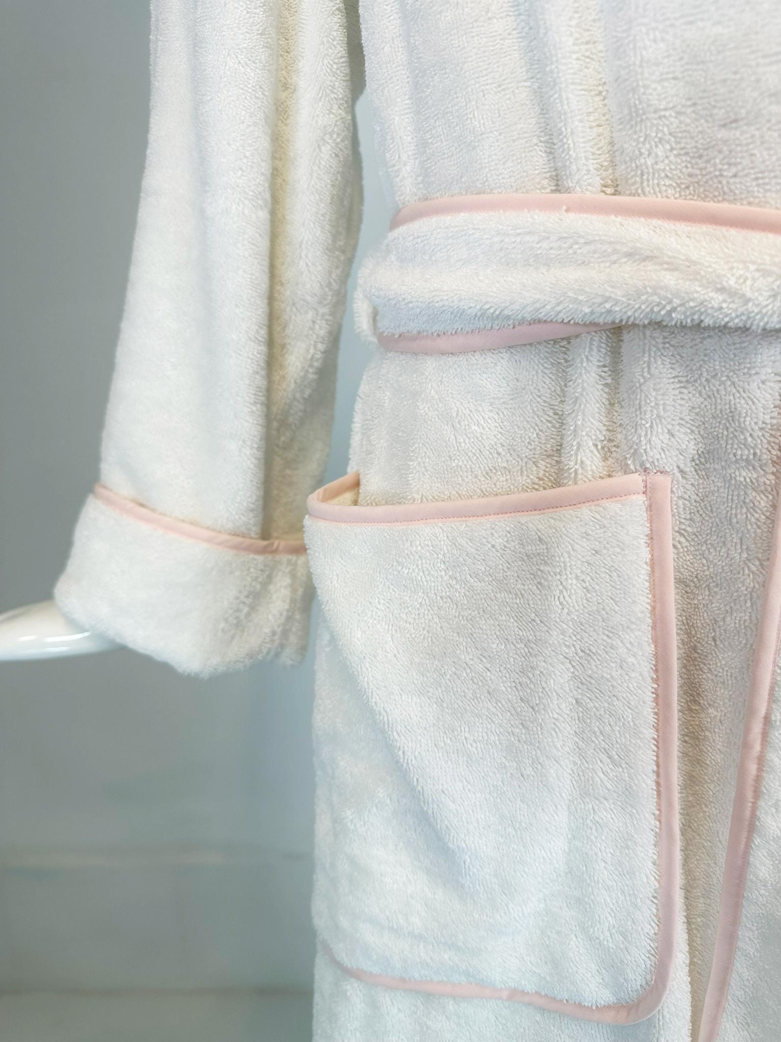PRATESI Treccia White Soft Thick 100% Cotton Terry Robe Peach Pink Embroidery S In Excellent Condition For Sale In West Palm Beach, FL