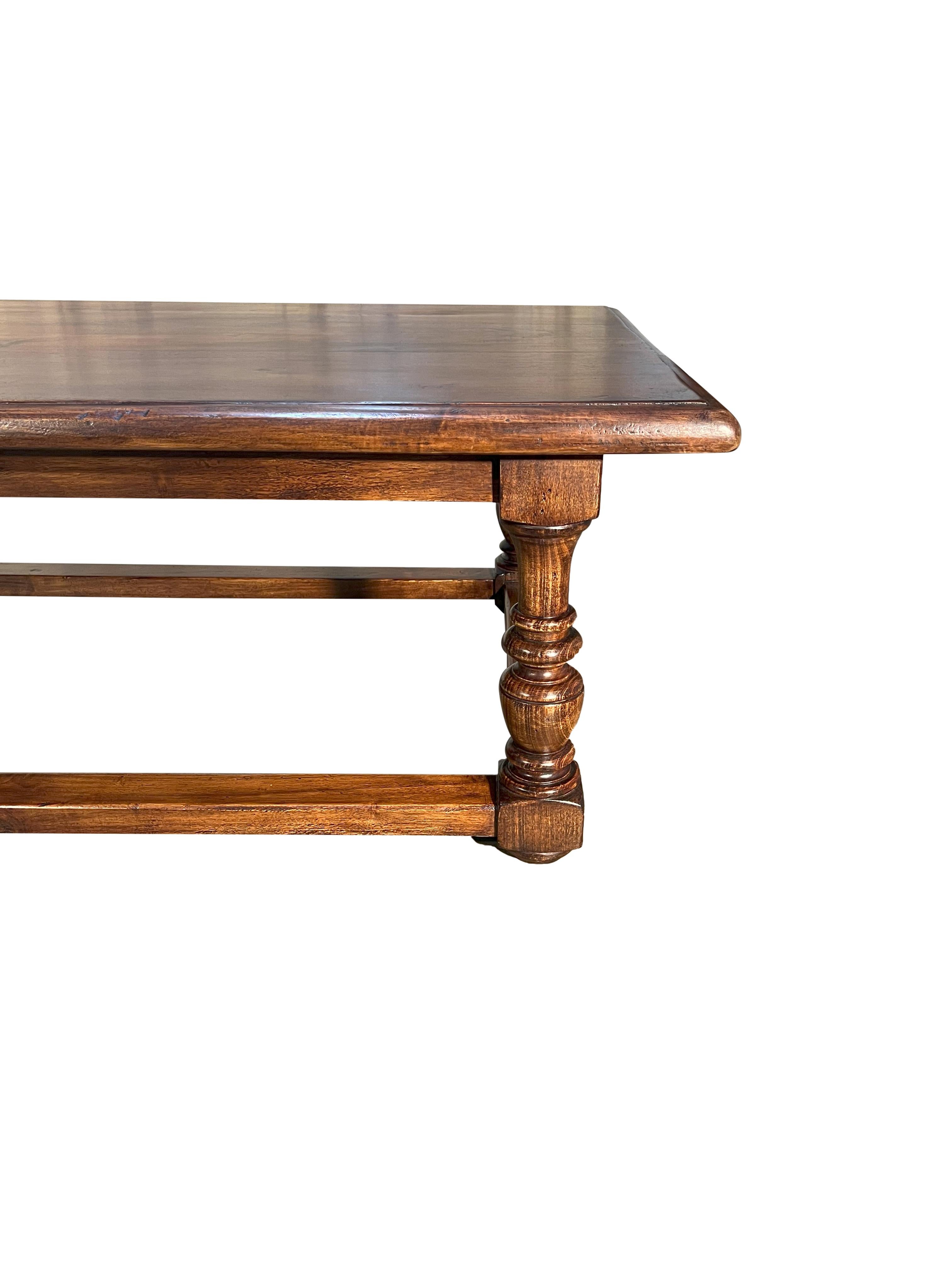 PRATO - Reproduction d'une table basse de ferme toscane en noyer du 19ème siècle Bon état - En vente à Encinitas, CA