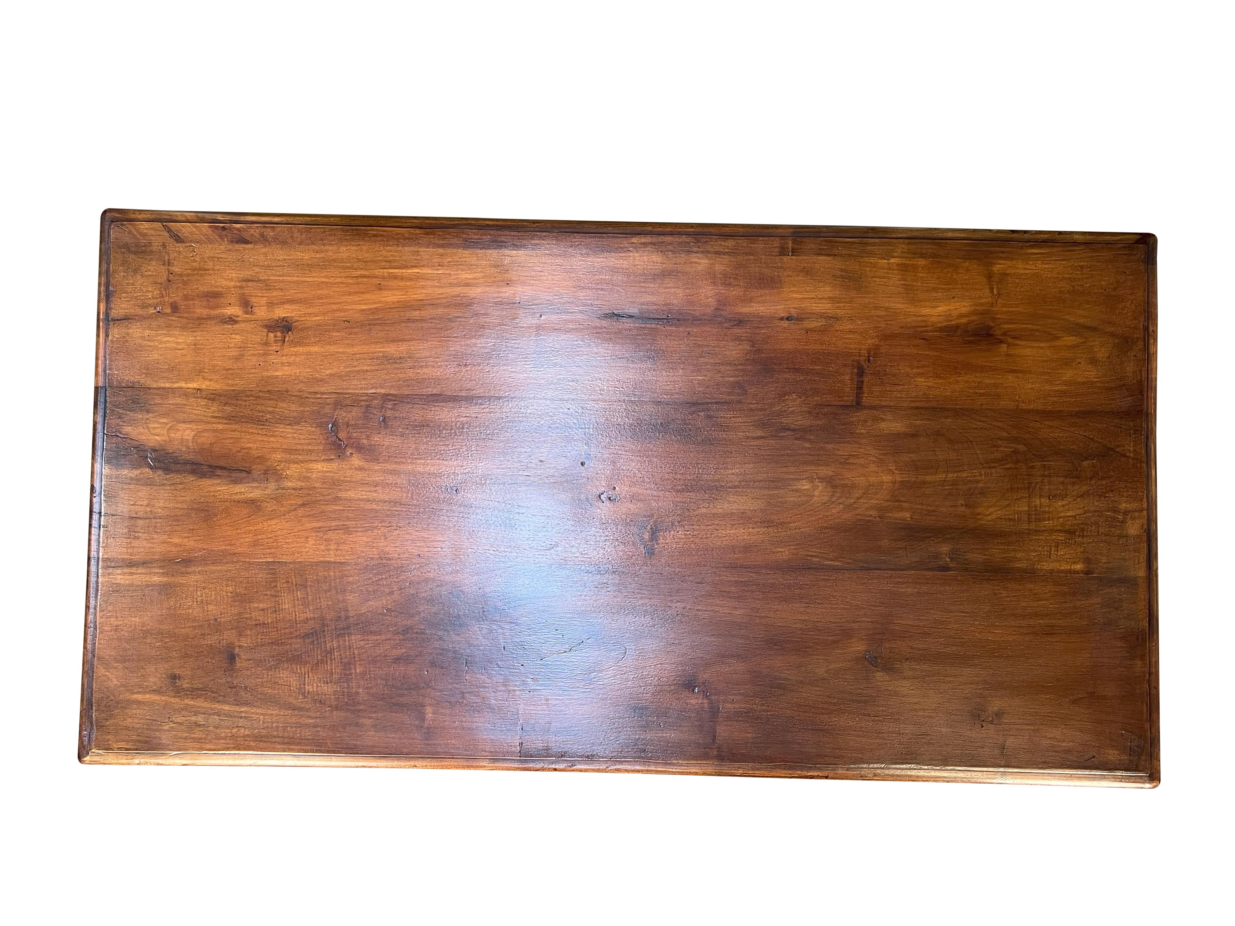 XXIe siècle et contemporain PRATO - Reproduction d'une table basse de ferme toscane en noyer du 19ème siècle en vente