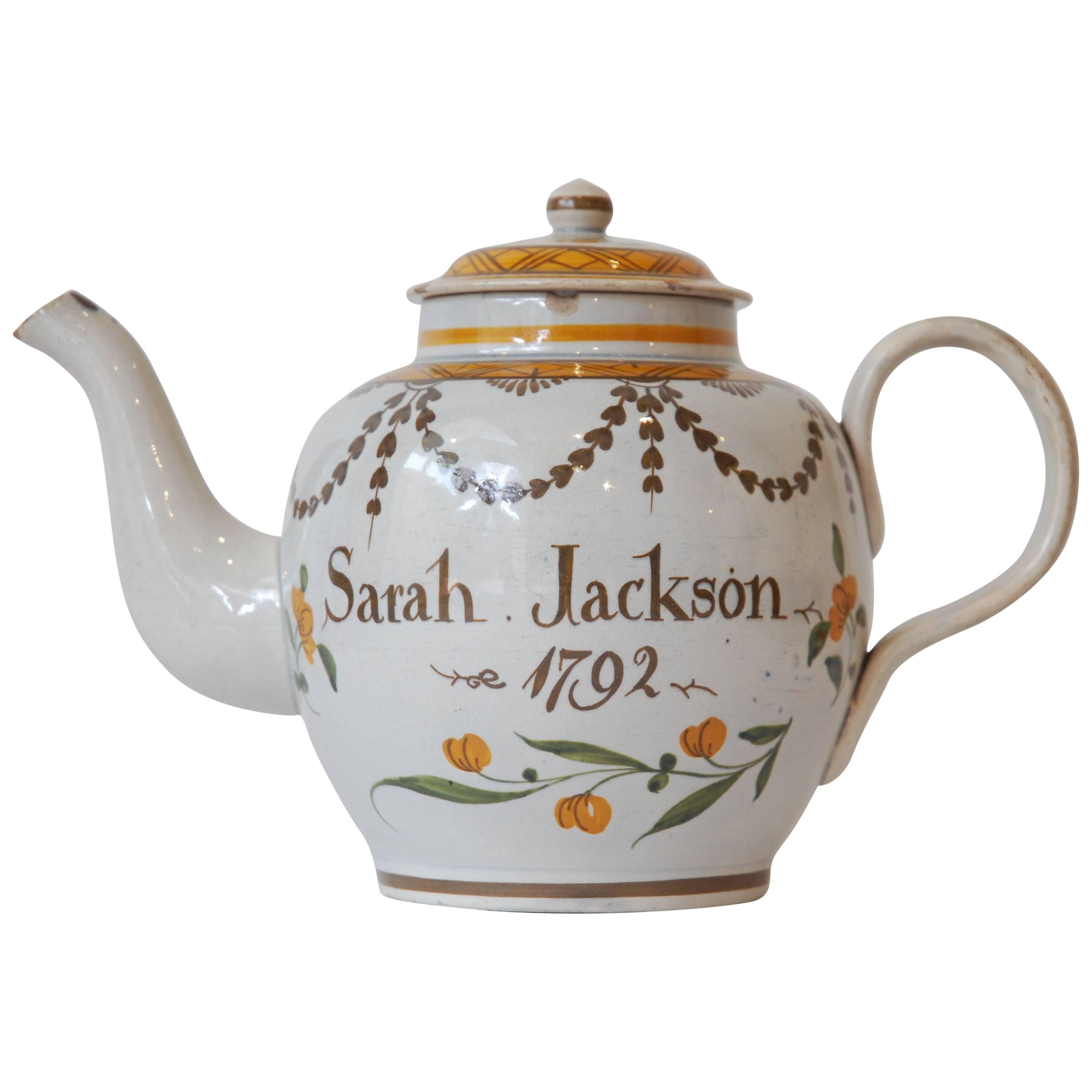 Teekanne aus Prattware, datiert 1792 im Angebot
