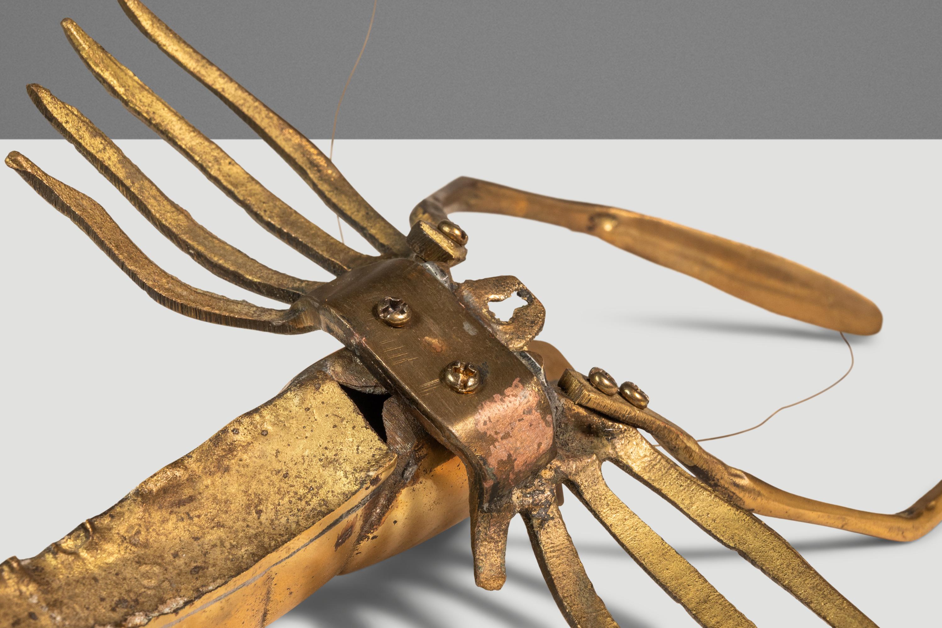 Sculpture murale ou de table suspendue Prawn / Shrimp en laiton massif, A.I.C., c. 1960s en vente 4