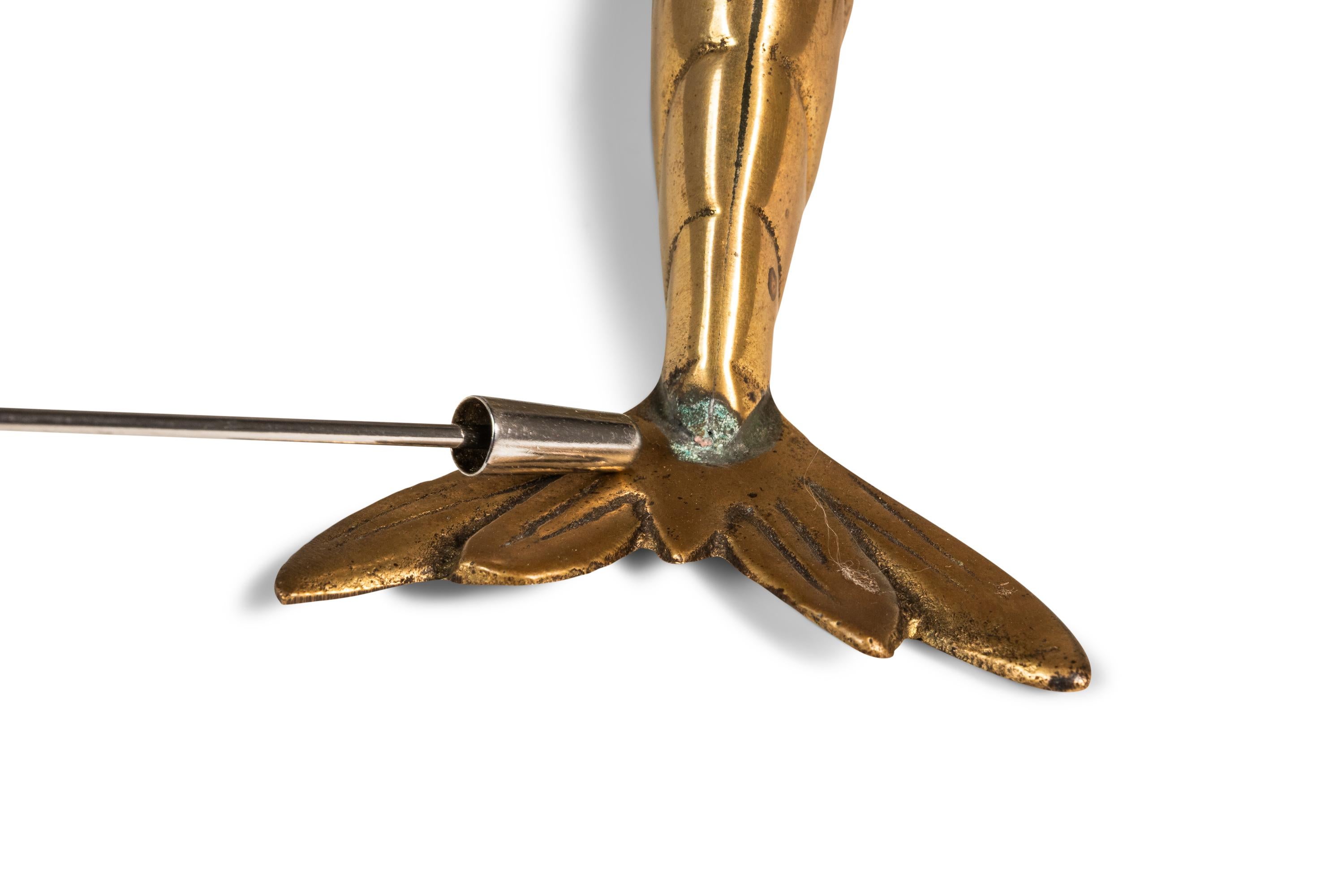 Sculpture murale ou de table suspendue Prawn / Shrimp en laiton massif, A.I.C., c. 1960s en vente 6
