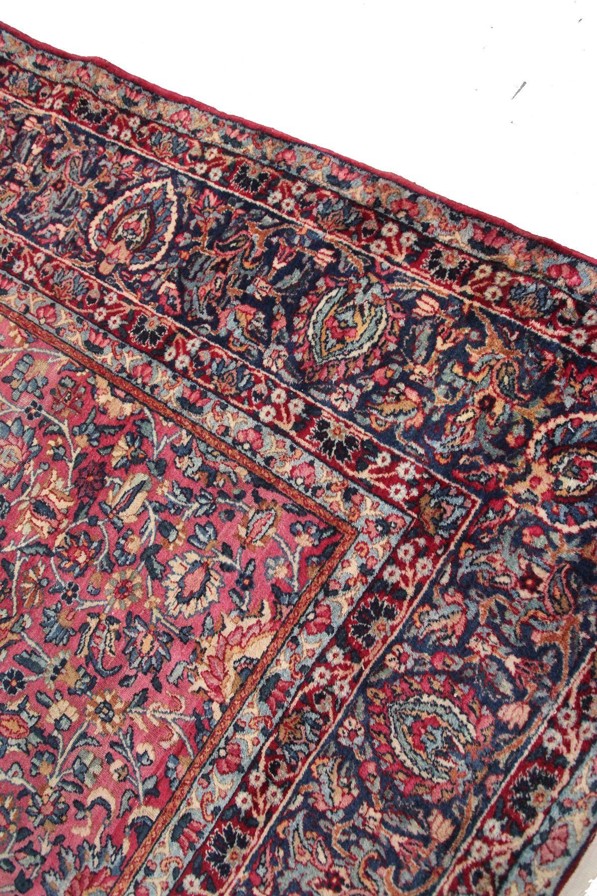Antiker antiker Lavar Kerman-Teppich aus der Zeit vor 1900, antiker persischer Lavar lila Persischer Teppich  (Handgeknüpft) im Angebot