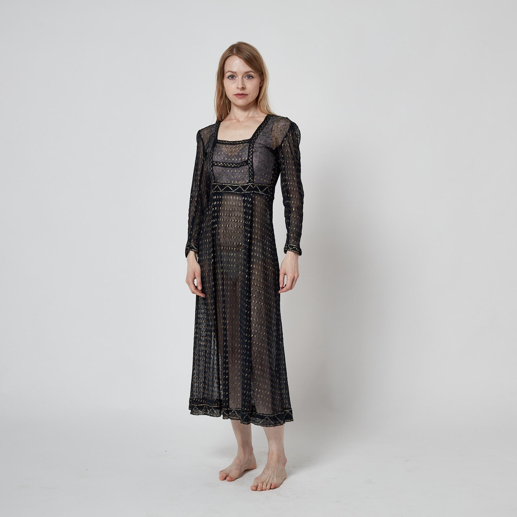 Pre 1920s ägyptischen schwarz gehämmert Metall Assiut Kleid im Angebot 1