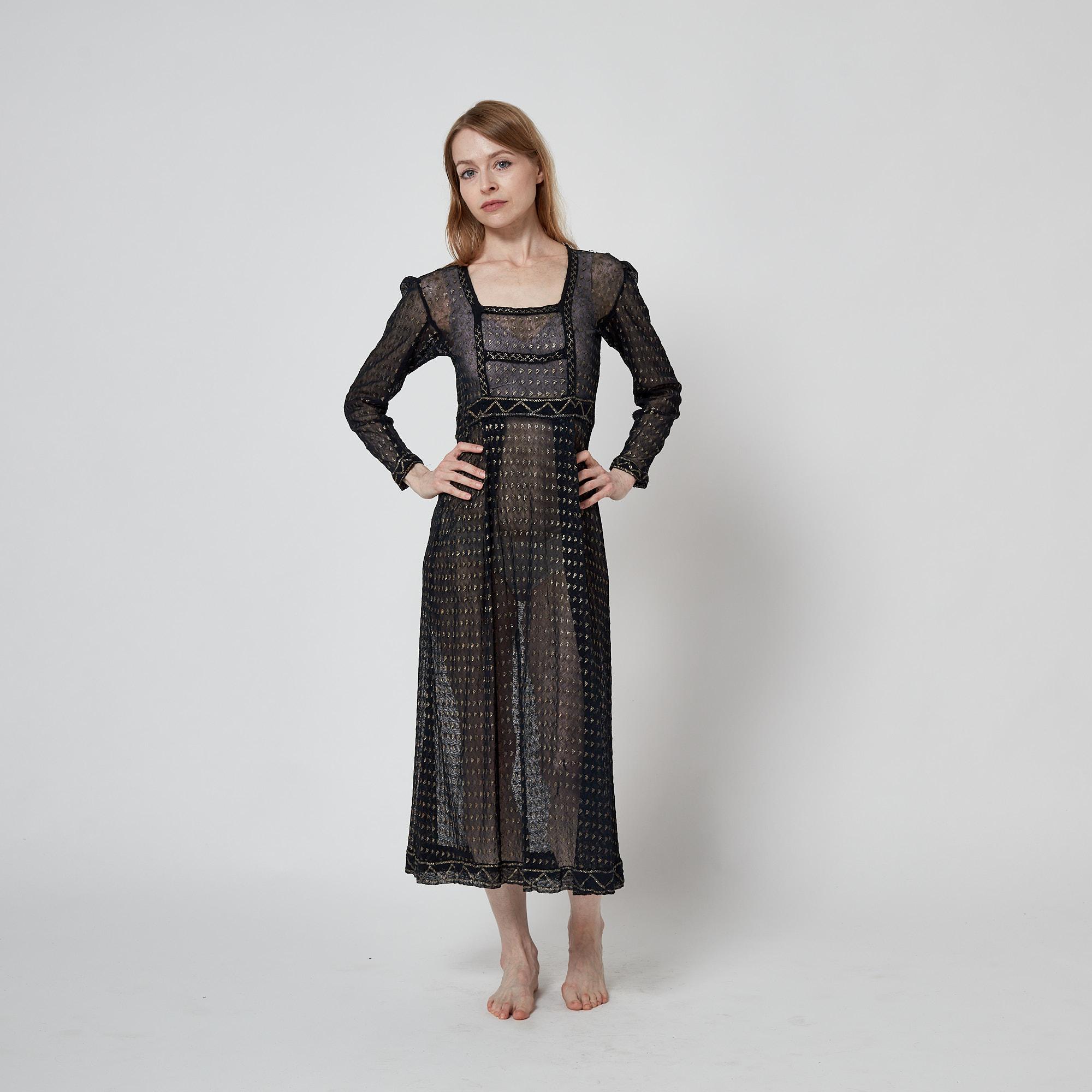 Pre 1920s ägyptischen schwarz gehämmert Metall Assiut Kleid im Angebot 2