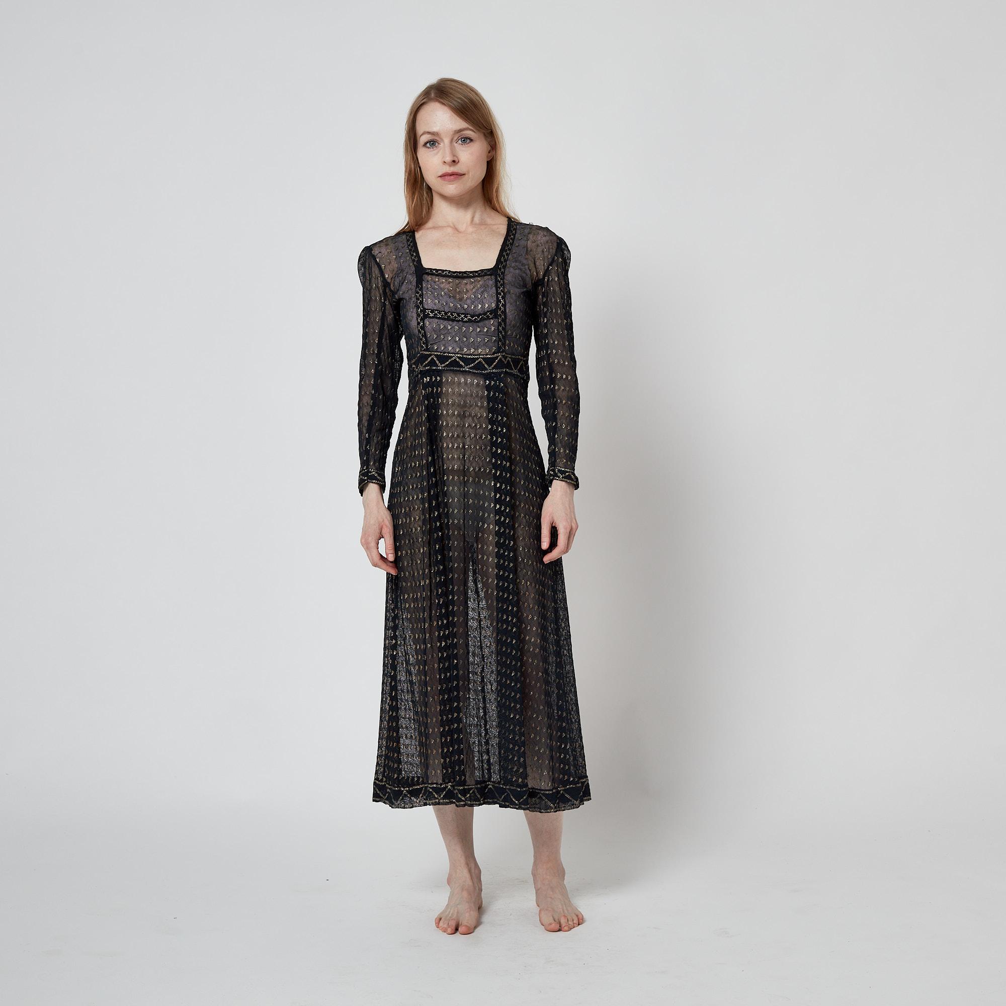 Pre 1920s ägyptischen schwarz gehämmert Metall Assiut Kleid im Angebot 3