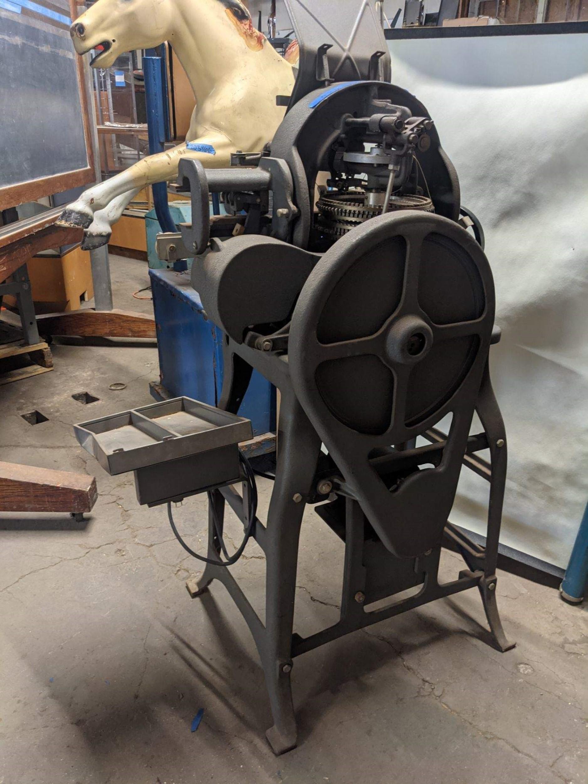 Graphotype, machine d'embossage et d'impression, pré-1929, Adressographe Modèle 6281 12