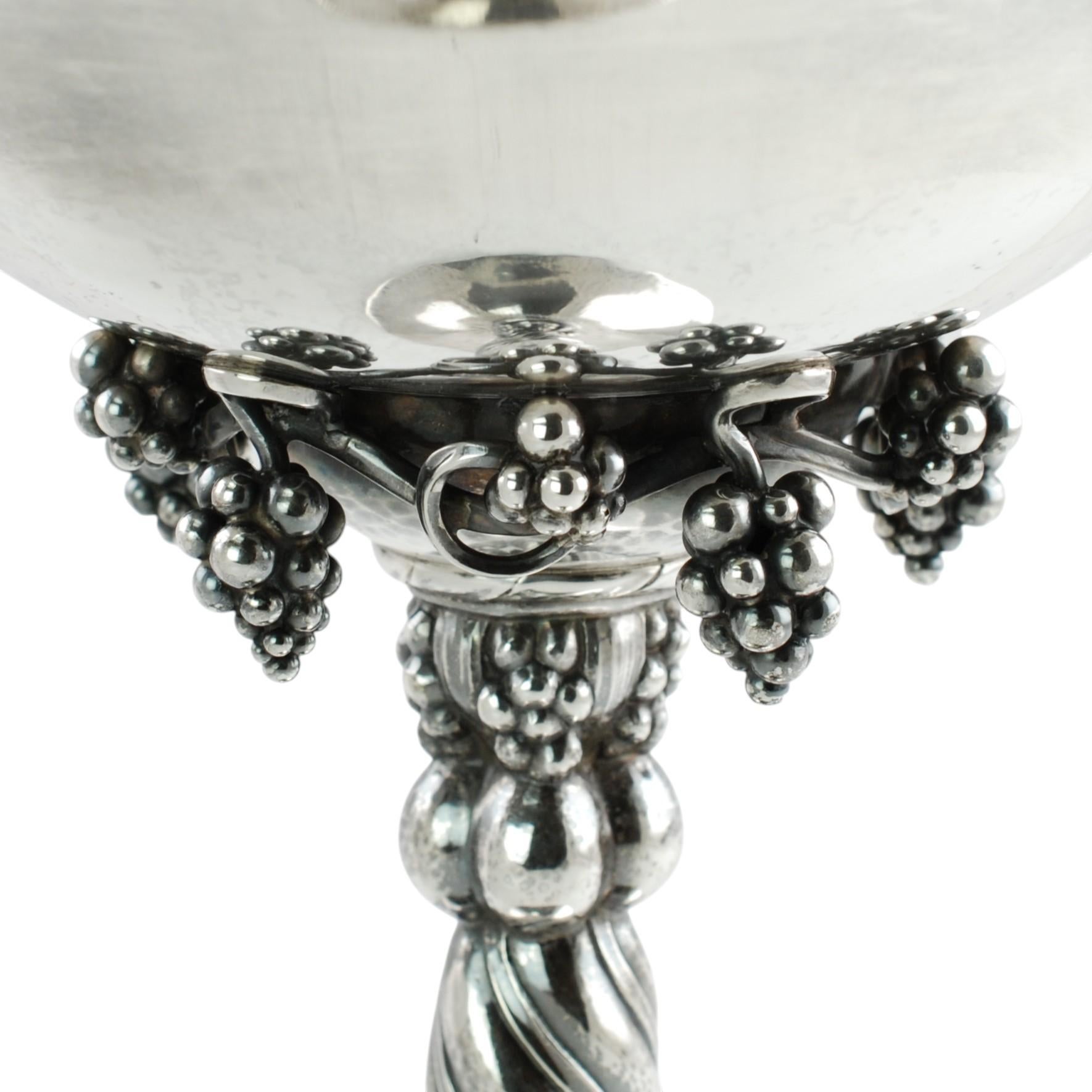 Vor 1945 Georg Jensen Sterling Silber Tazza Kompott 263B, Traubenmotiv (Art nouveau) im Angebot