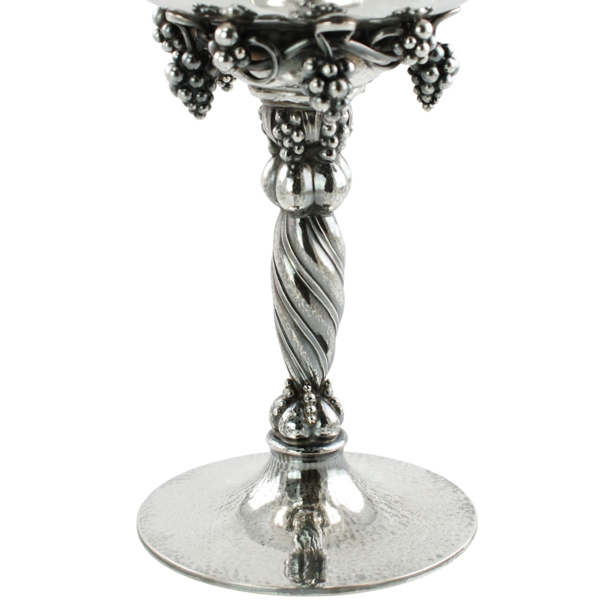 Vor 1945 Georg Jensen Sterling Silber Tazza Kompott 263B, Traubenmotiv (Dänisch) im Angebot