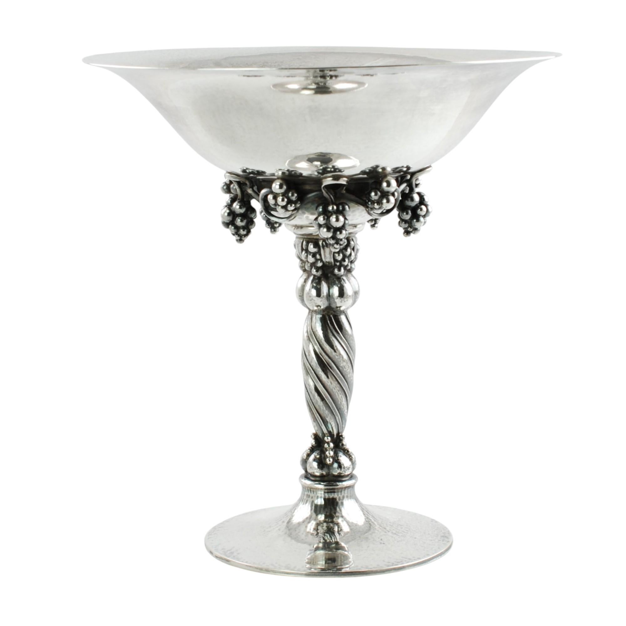 Vor 1945 Georg Jensen Sterling Silber Tazza Kompott 263B, Traubenmotiv im Zustand „Gut“ im Angebot in Cincinnati, OH