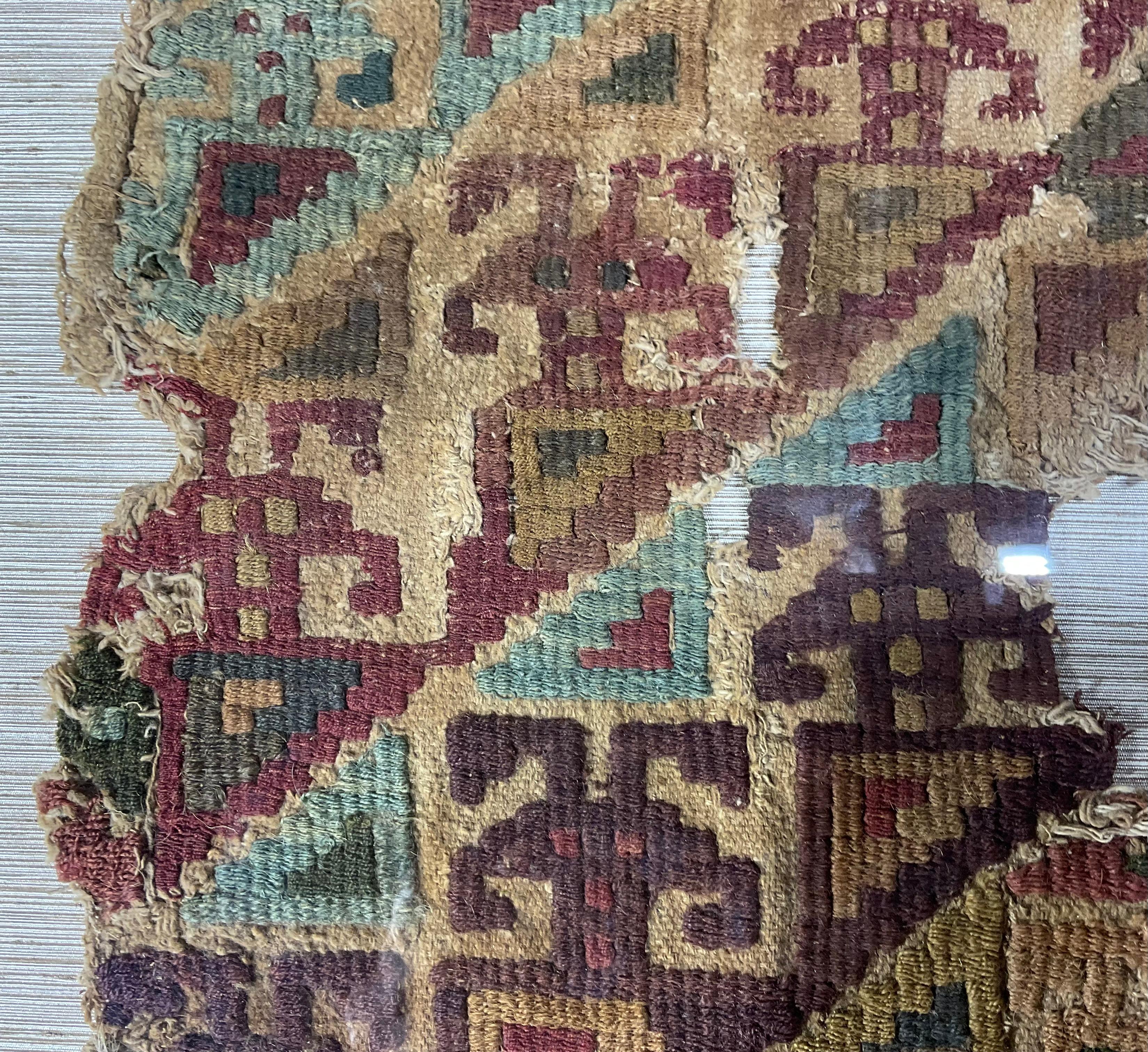 Präkolumbianisches antikes peruanisches Textilfragment aus Peru (Wolle) im Angebot