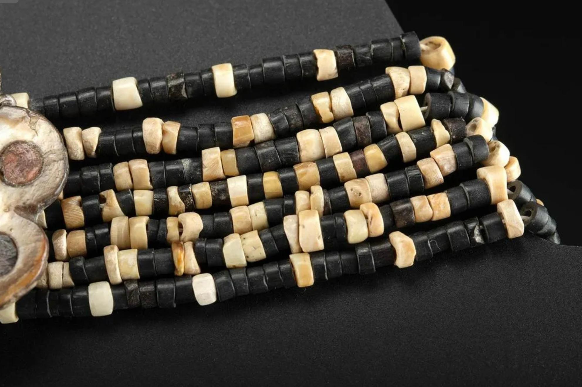 Kolumbianische Choker-Halskette aus Perlmutt und Perlen aus Kolumbien im Zustand „Gut“ im Angebot in Dallas, TX