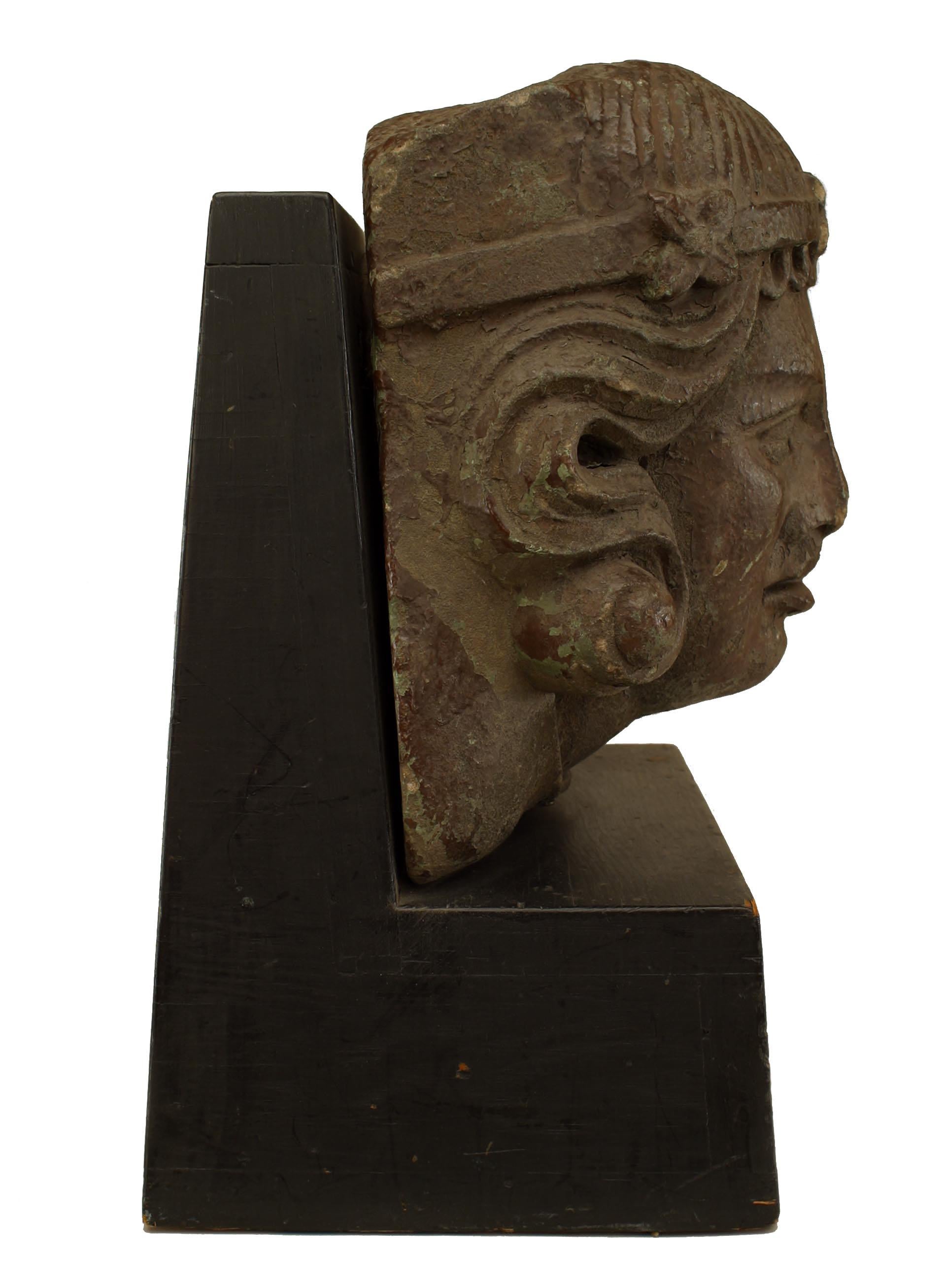 Pre-Colombian style stone bust on black lacquered wood base (20th Cent)