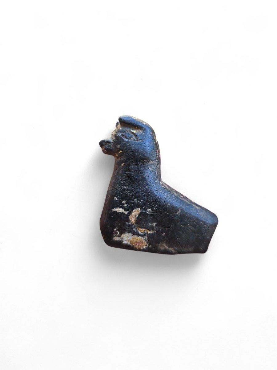 Péruvien Sculpture Pre-Columbian en albâtre - Canopa en forme de lama inca en vente