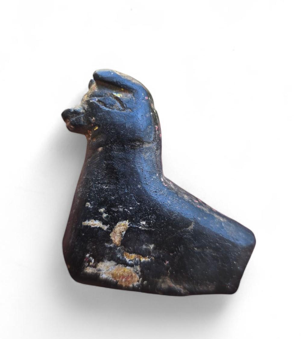 XVIIIe siècle et antérieur Sculpture Pre-Columbian en albâtre - Canopa en forme de lama inca en vente
