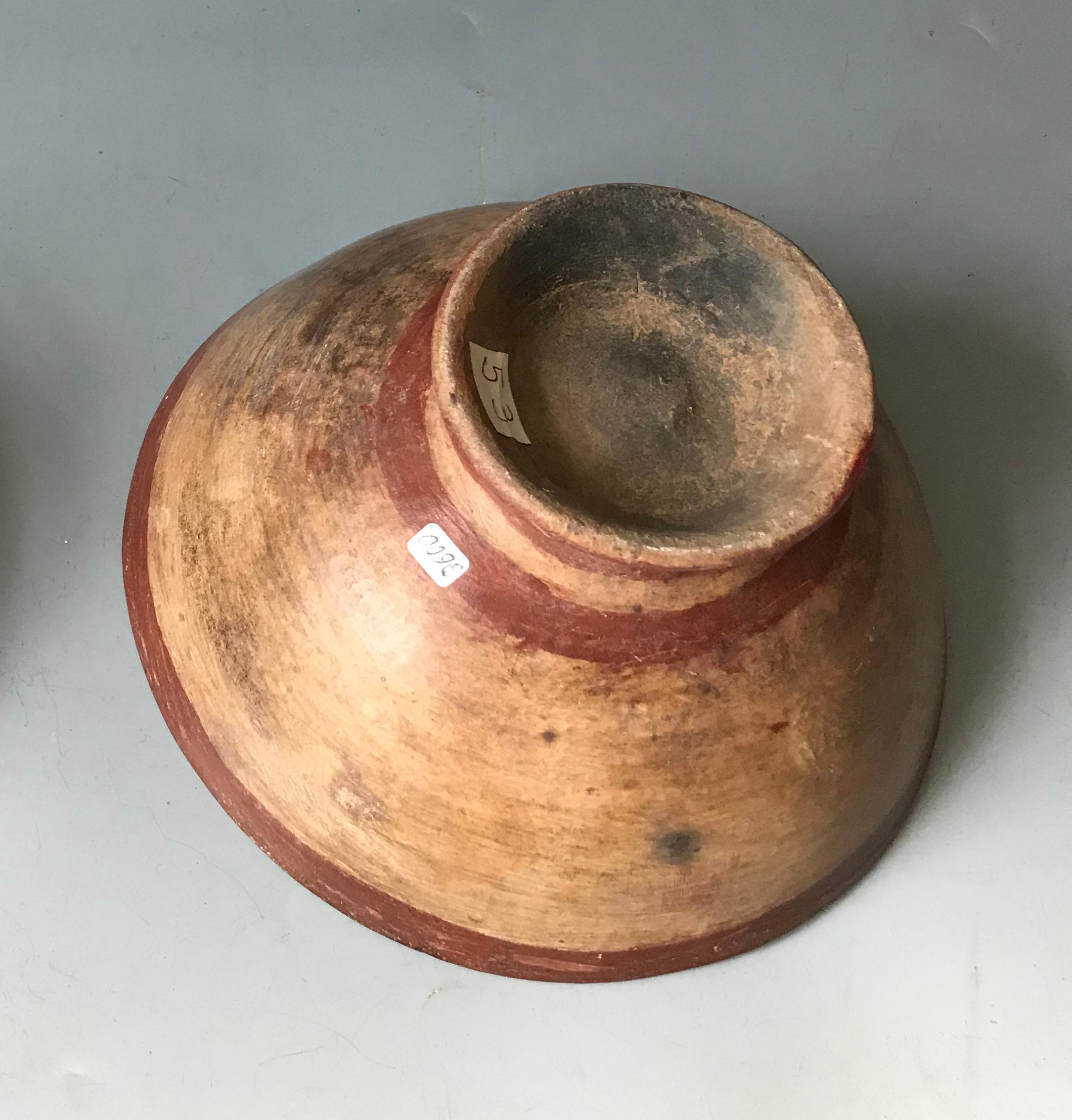 Sculpté Bol étoilé de la poterie peinte précolombienne Charci/Narino en vente